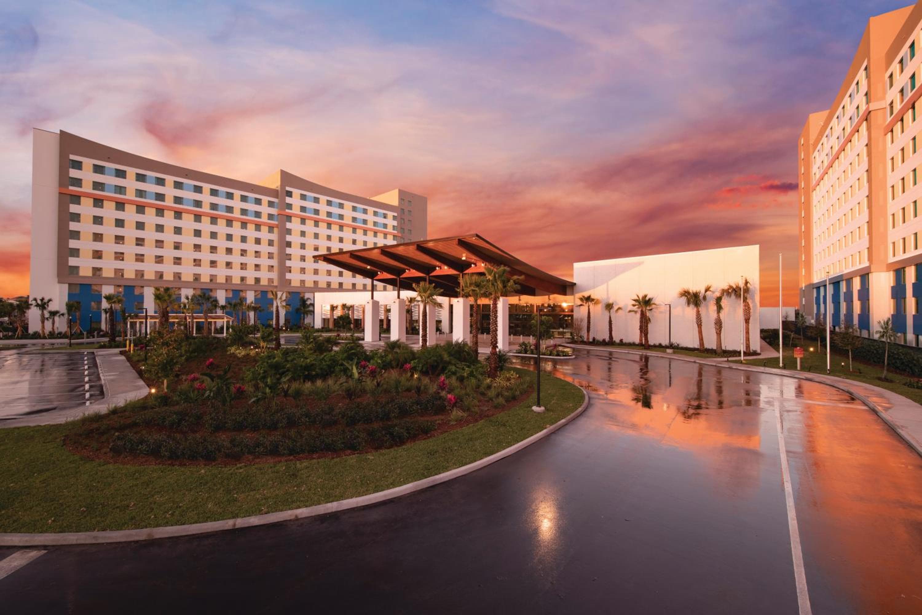 Universal's Endless Summer Resort - Dockside Inn and Suites — 1