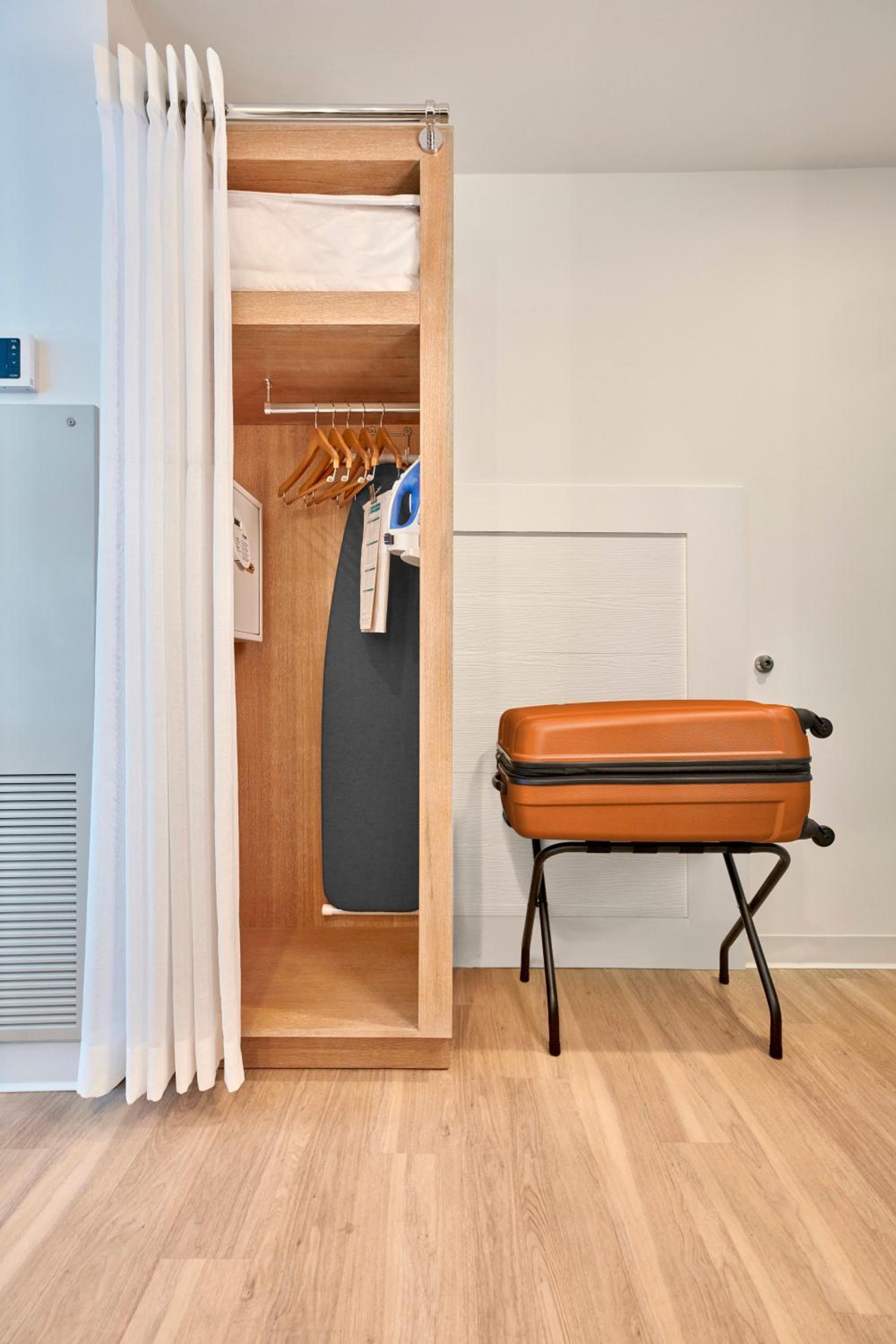 Universal's Endless Summer Resort - Dockside Inn and Suites — 14