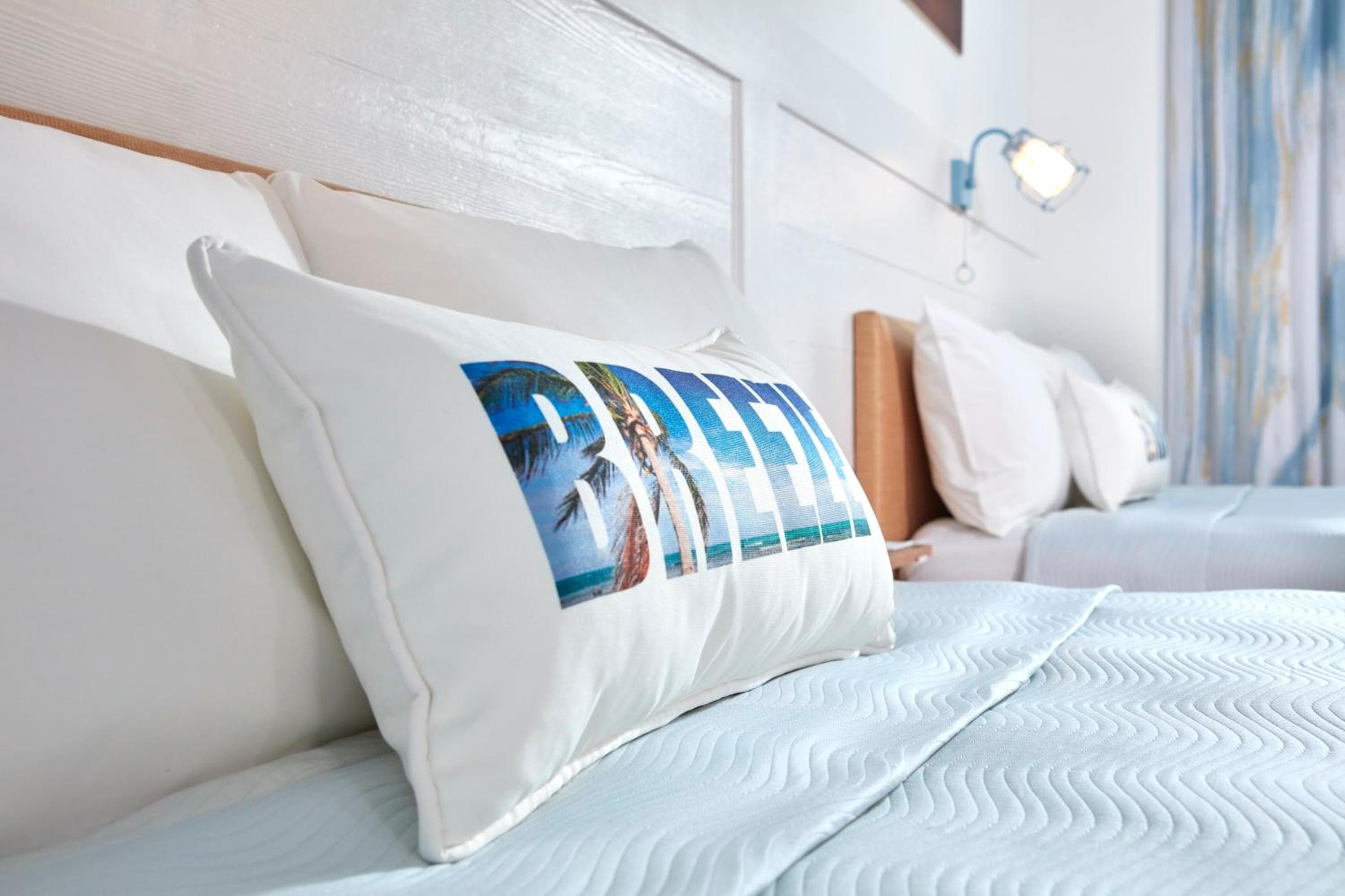 Universal's Endless Summer Resort - Dockside Inn and Suites — 13