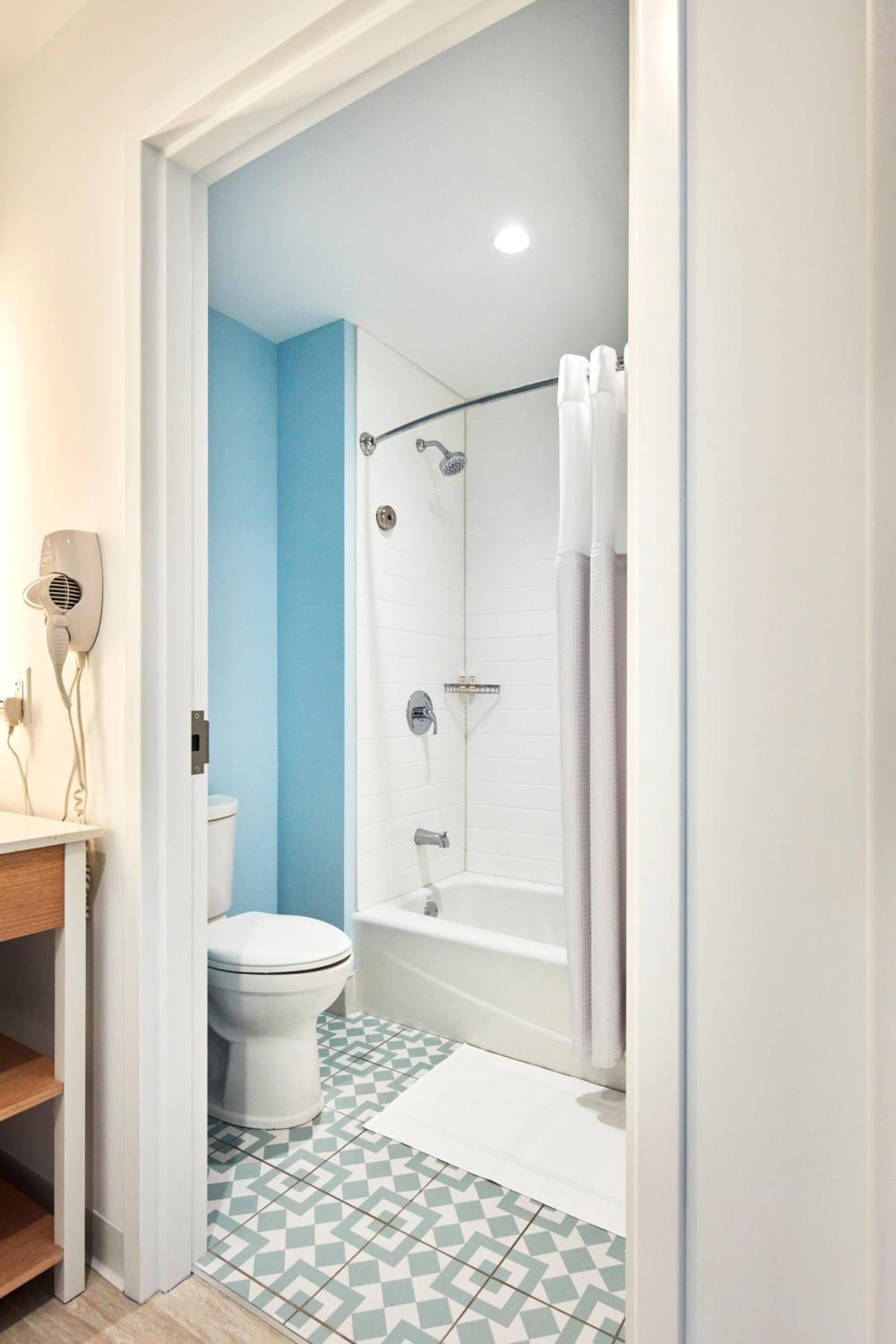 Universal's Endless Summer Resort - Dockside Inn and Suites — 16