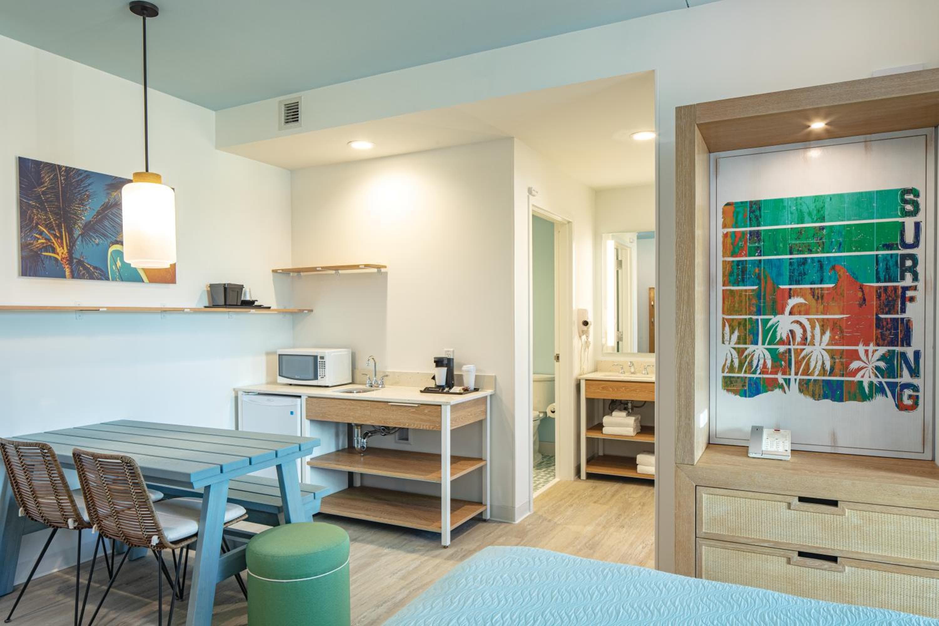 Universal's Endless Summer Resort - Dockside Inn and Suites — 19