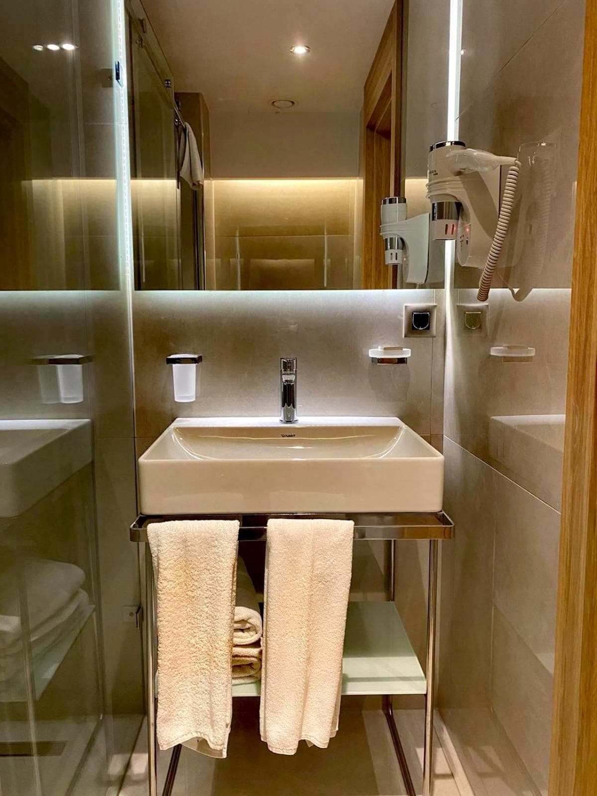 Lady Diana Hotel — 7
