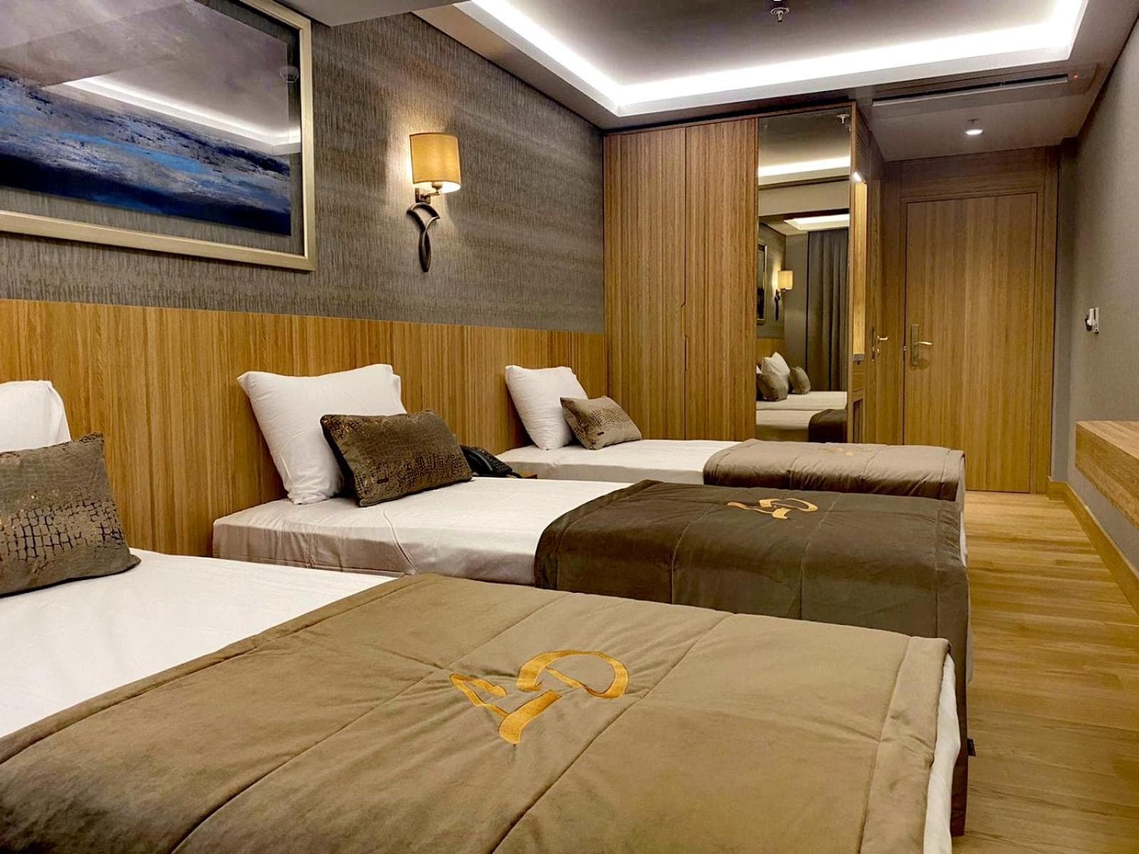 Lady Diana Hotel — 28