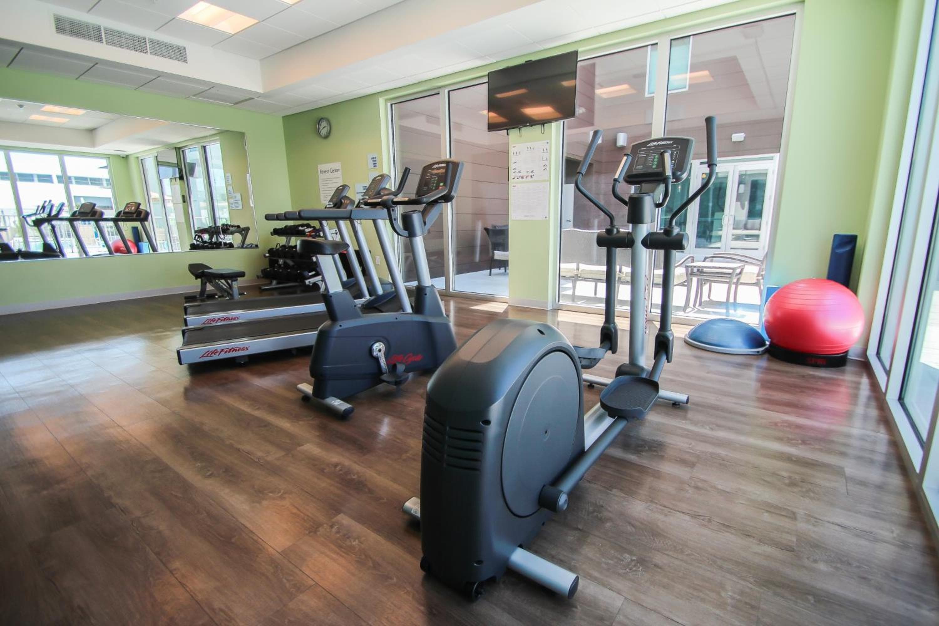 Holiday Inn Express & Suites Miami Airport East by IHG — 11