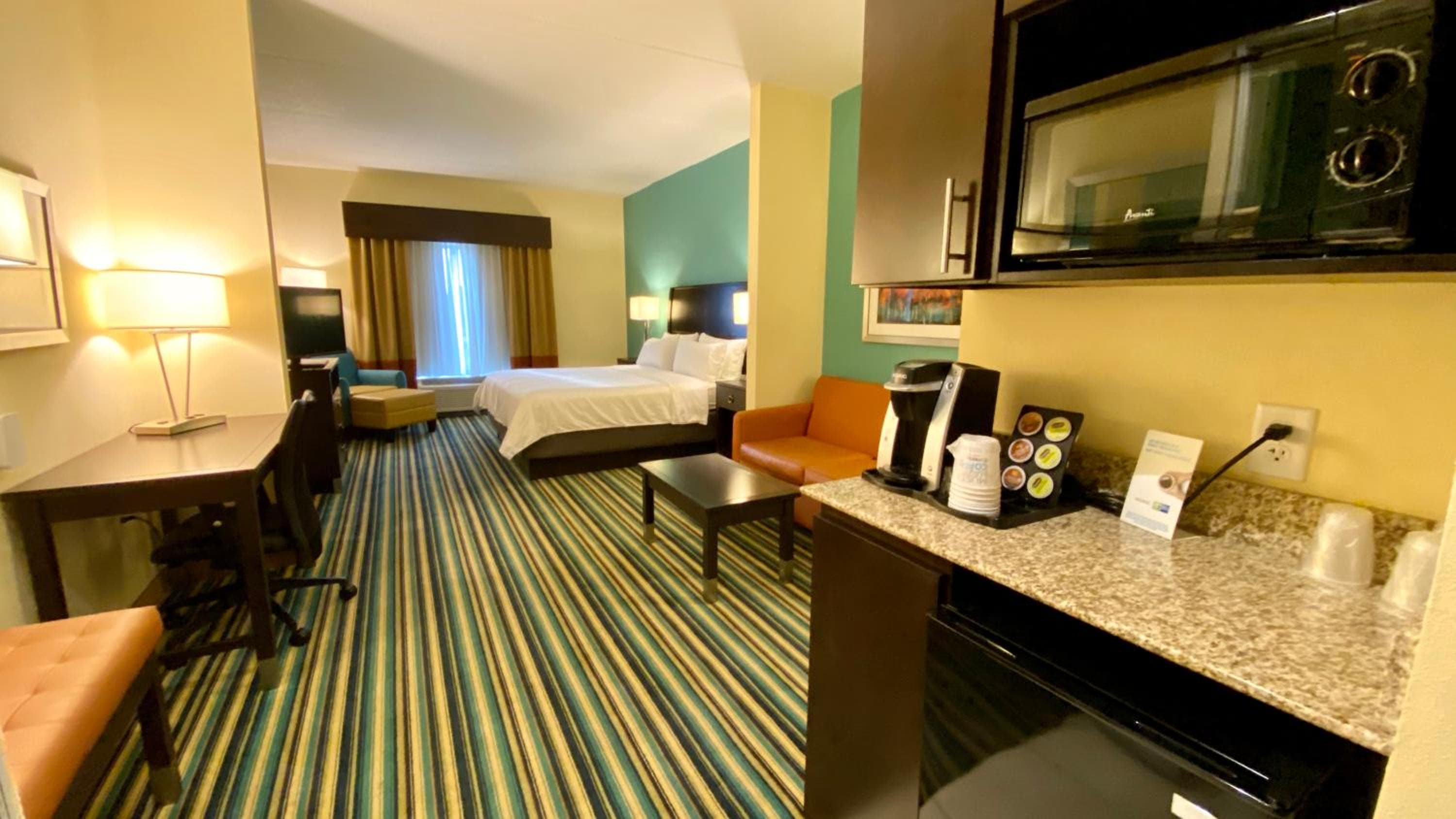 Holiday Inn Express Hotel & Suites Orlando East-UCF Area by IHG — 4