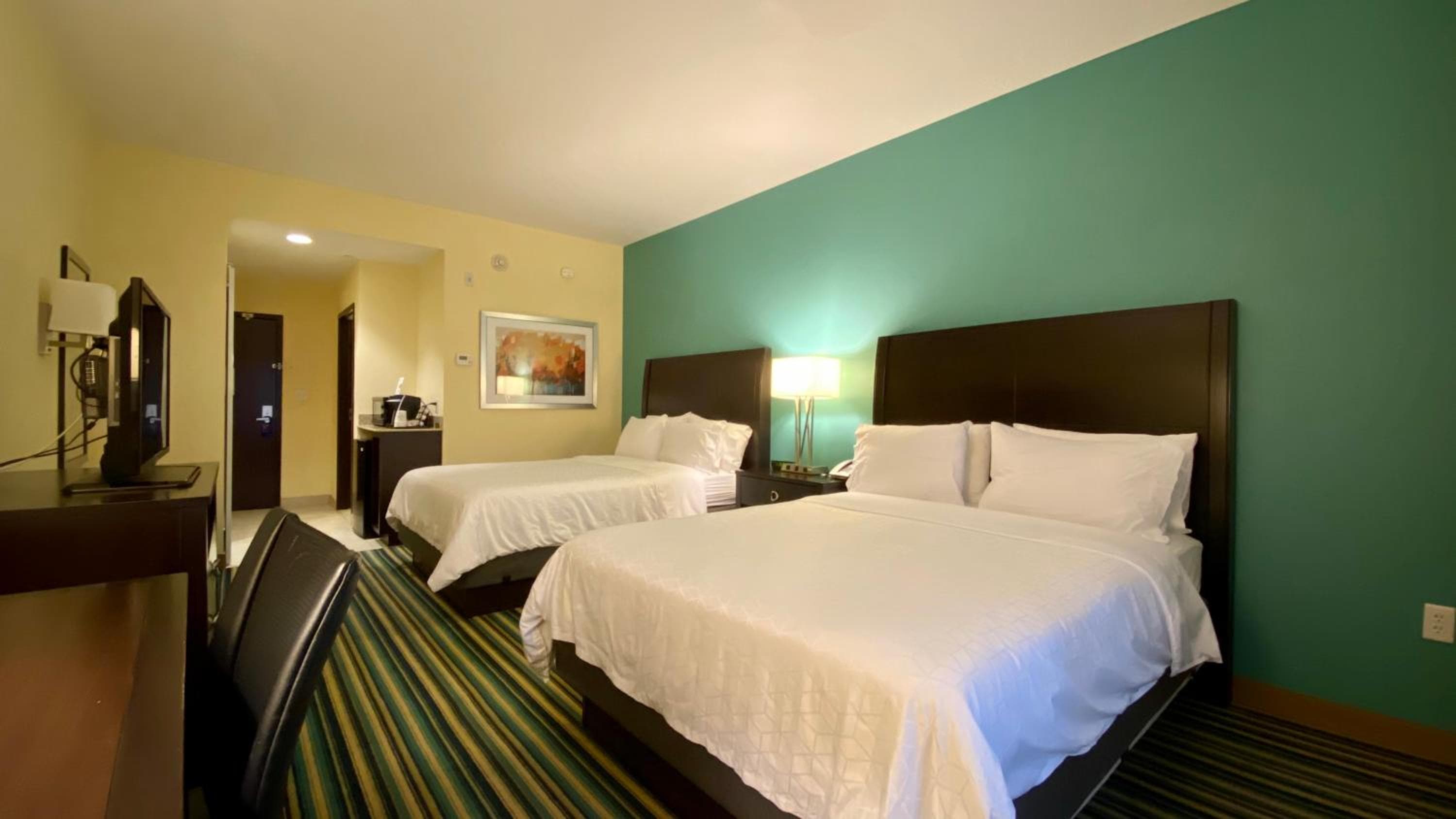 Holiday Inn Express Hotel & Suites Orlando East-UCF Area by IHG — 3