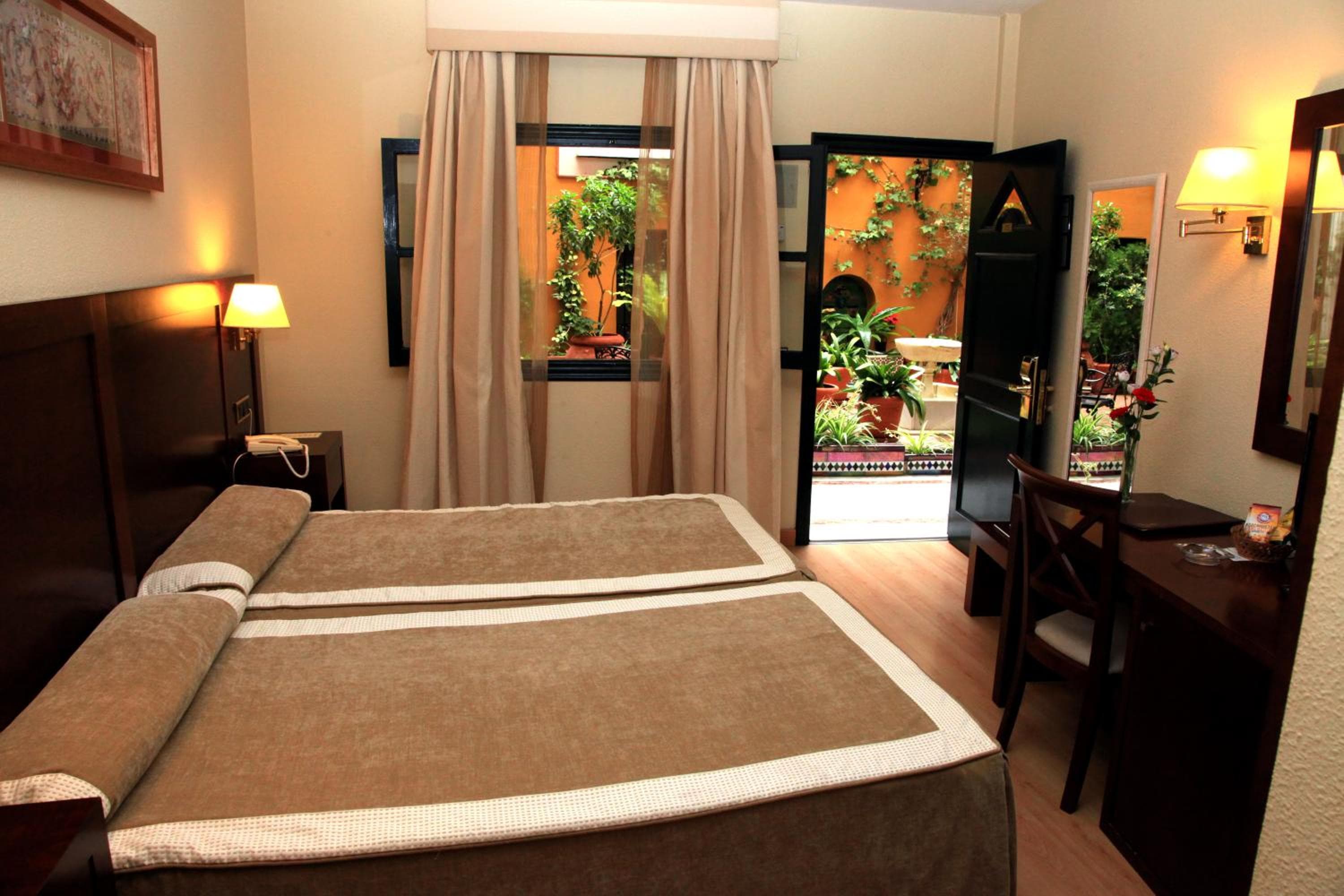 Hotel Cervantes — 11