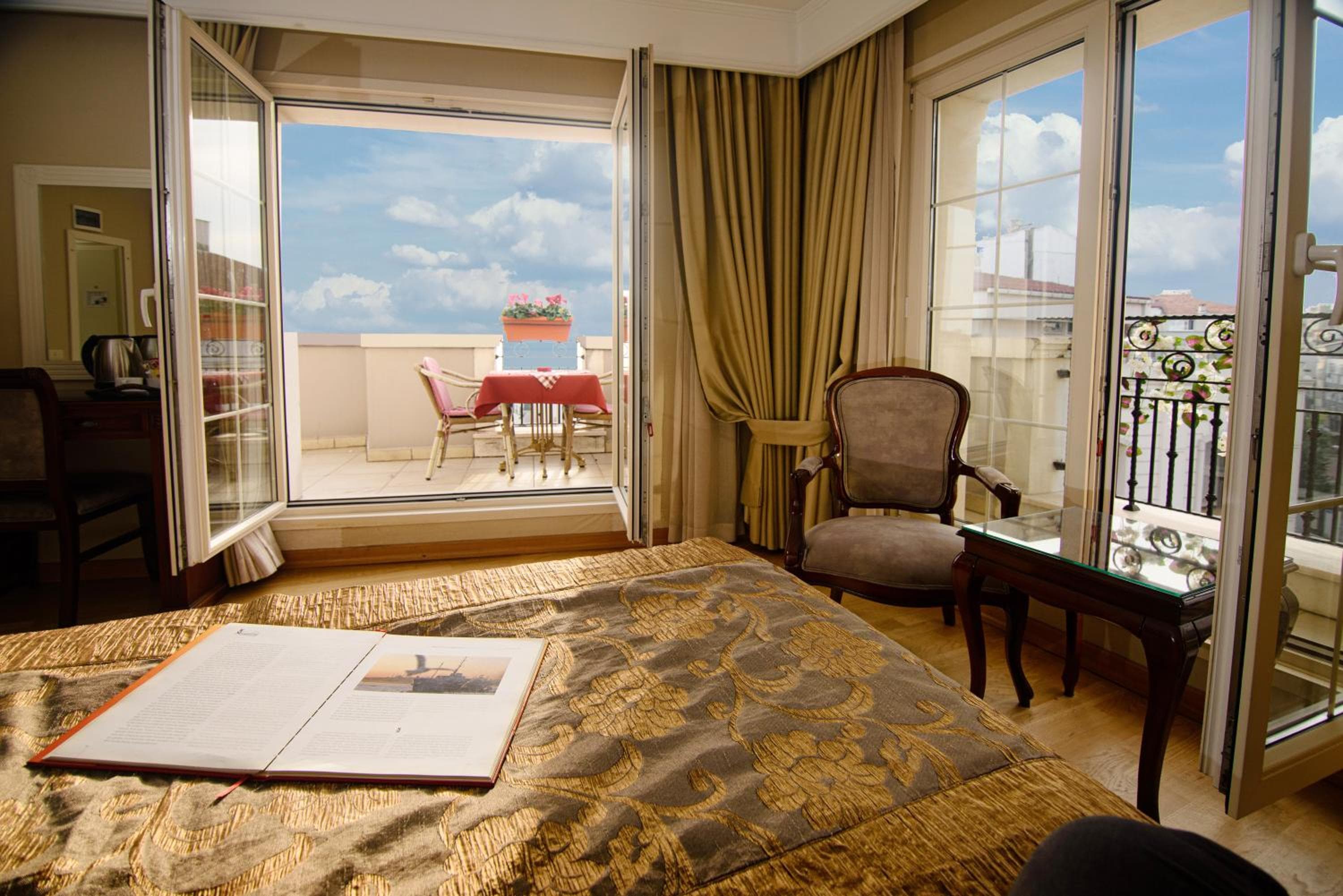 Recital Hotel — 3