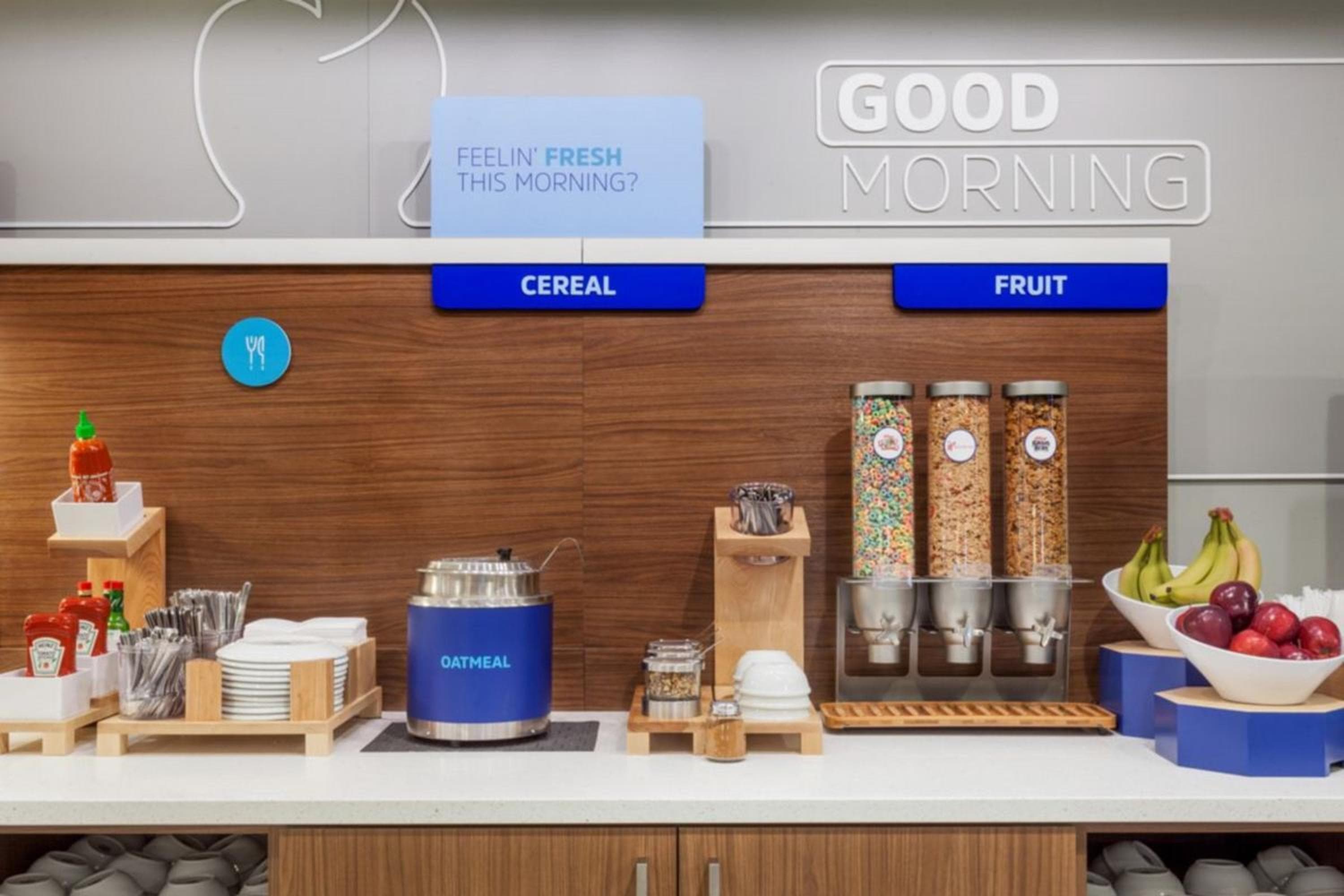 Holiday Inn Express & Suites - Las Vegas - E Tropicana by IHG — 17