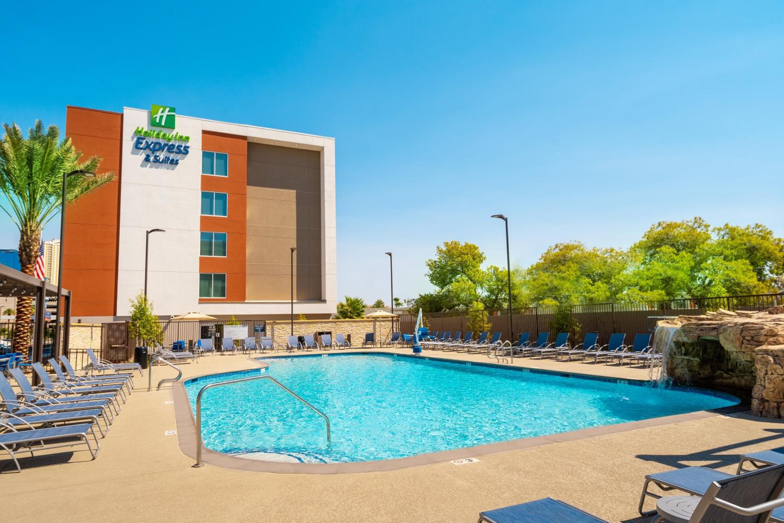 Holiday Inn Express & Suites - Las Vegas - E Tropicana by IHG — 14