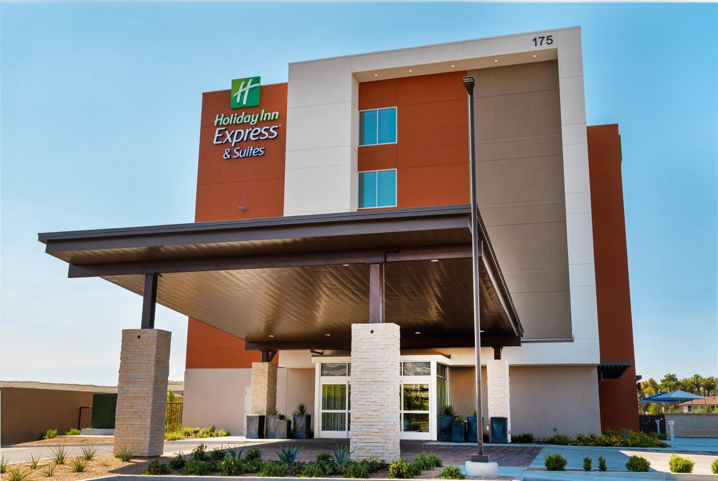 Holiday Inn Express & Suites - Las Vegas - E Tropicana by IHG — 15