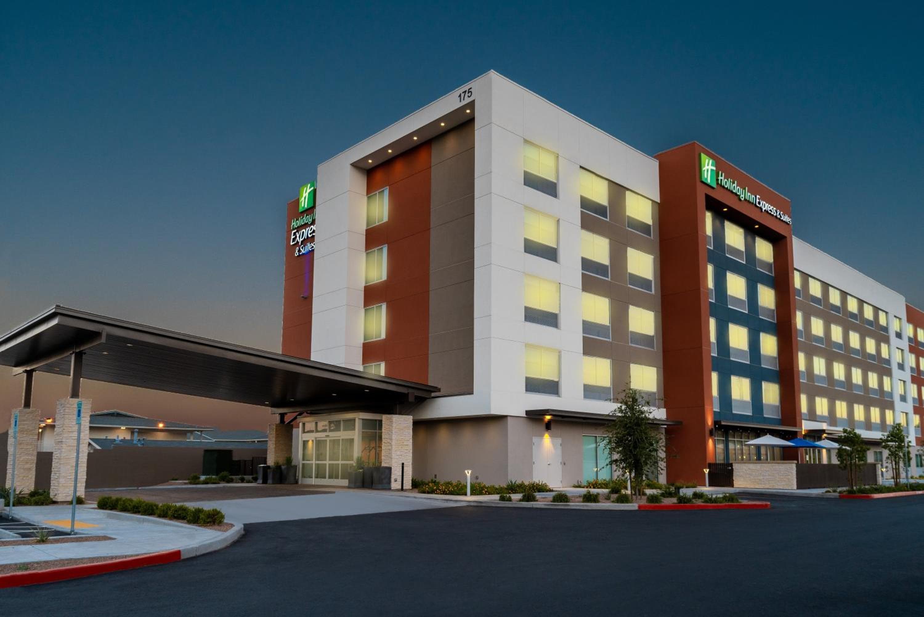 Holiday Inn Express & Suites - Las Vegas - E Tropicana by IHG — 1
