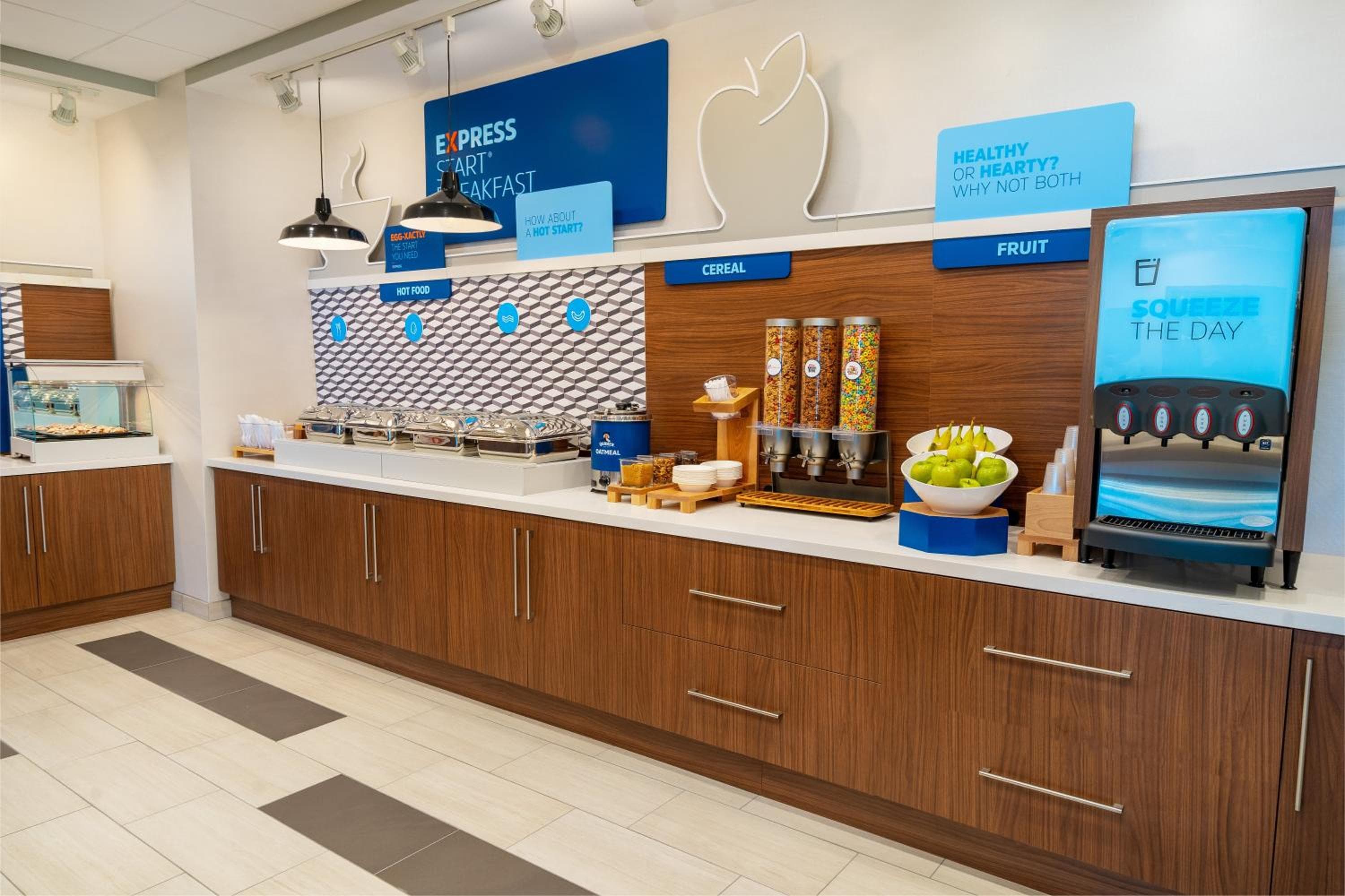 Holiday Inn Express & Suites - Las Vegas - E Tropicana by IHG — 9