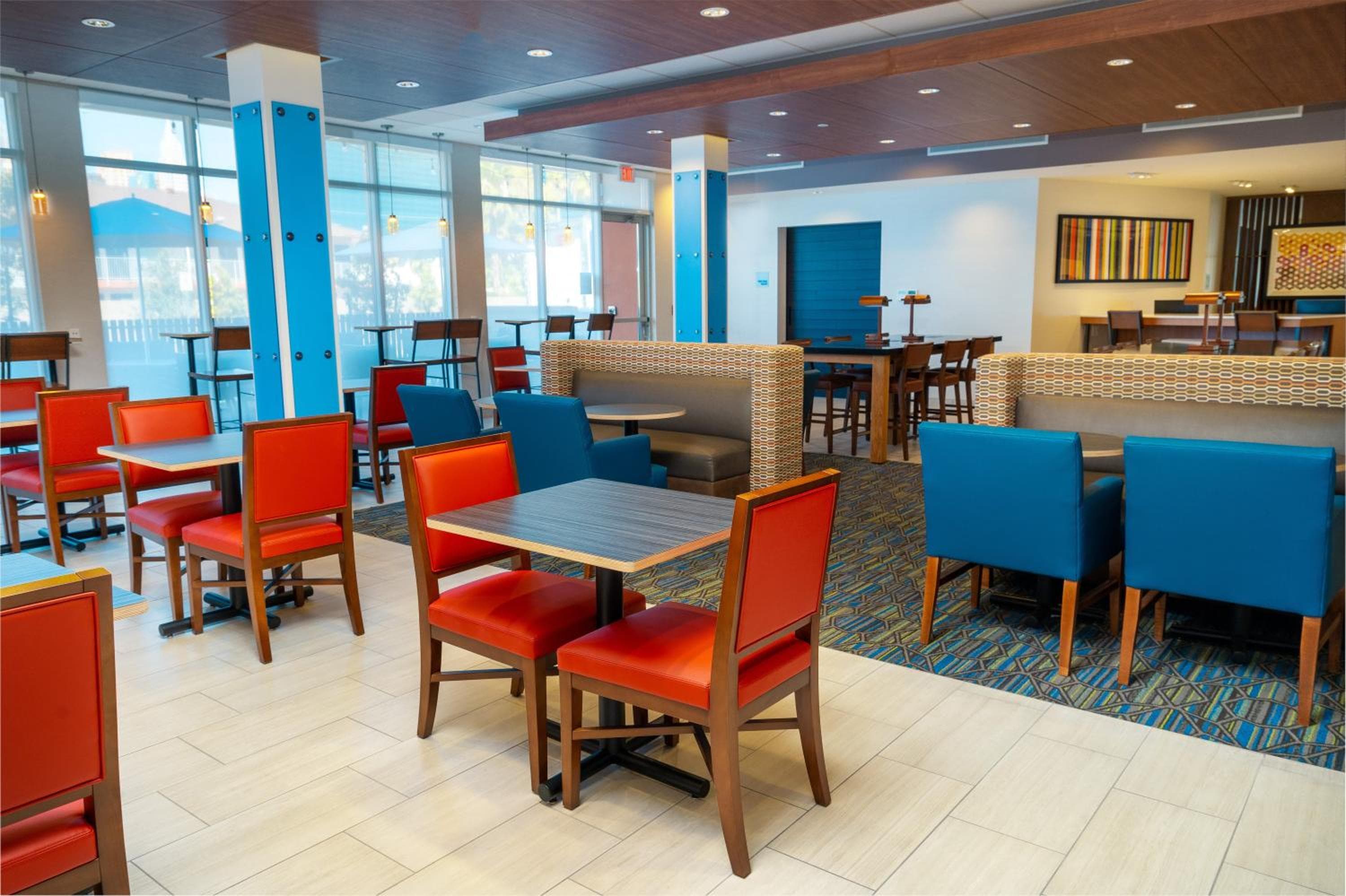 Holiday Inn Express & Suites - Las Vegas - E Tropicana by IHG — 21