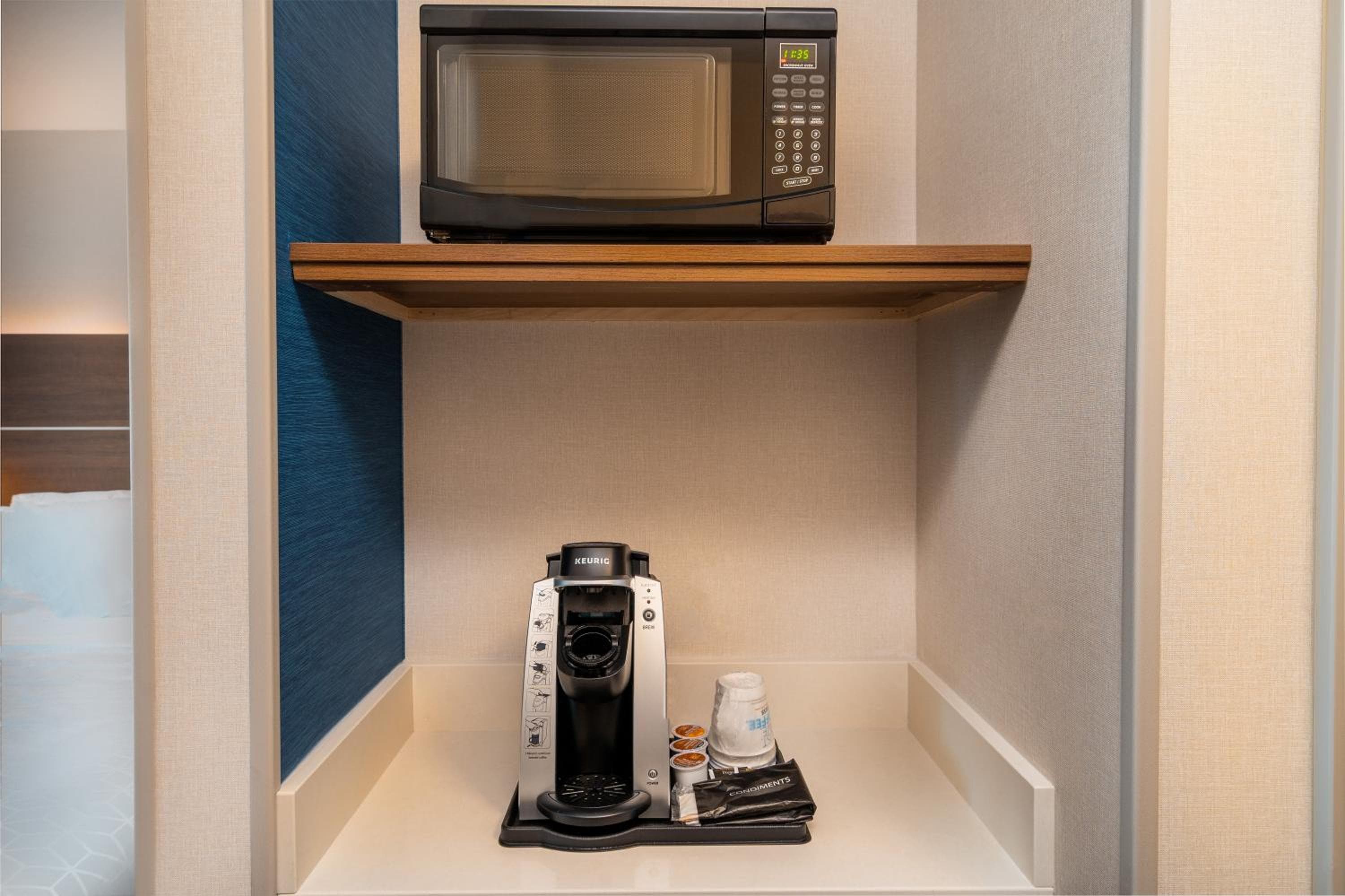 Holiday Inn Express & Suites - Las Vegas - E Tropicana by IHG — 26