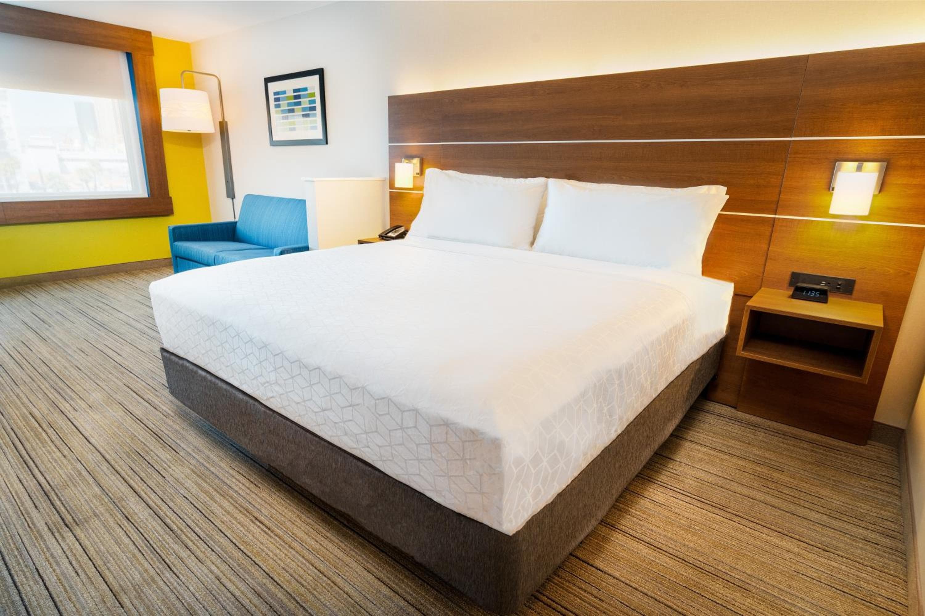 Holiday Inn Express & Suites - Las Vegas - E Tropicana by IHG — 28