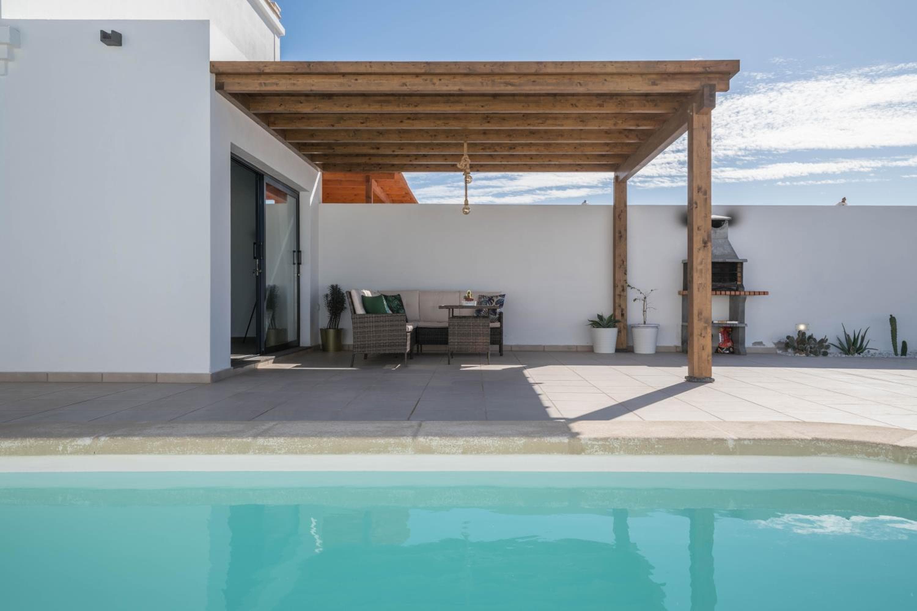 Villa Esmeralda — 1