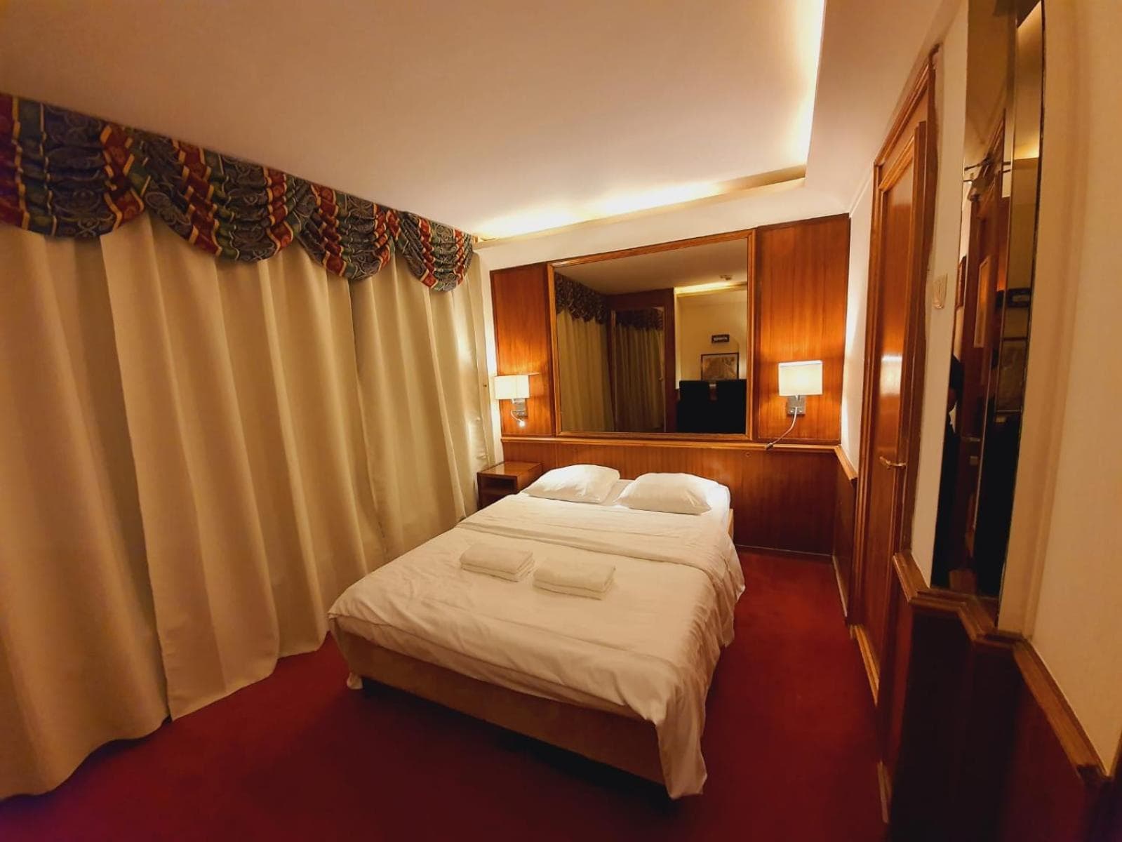 Hotel Rembrandtplein — 12