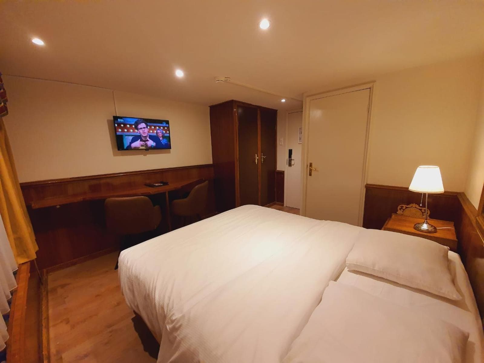 Hotel Rembrandtplein — 11