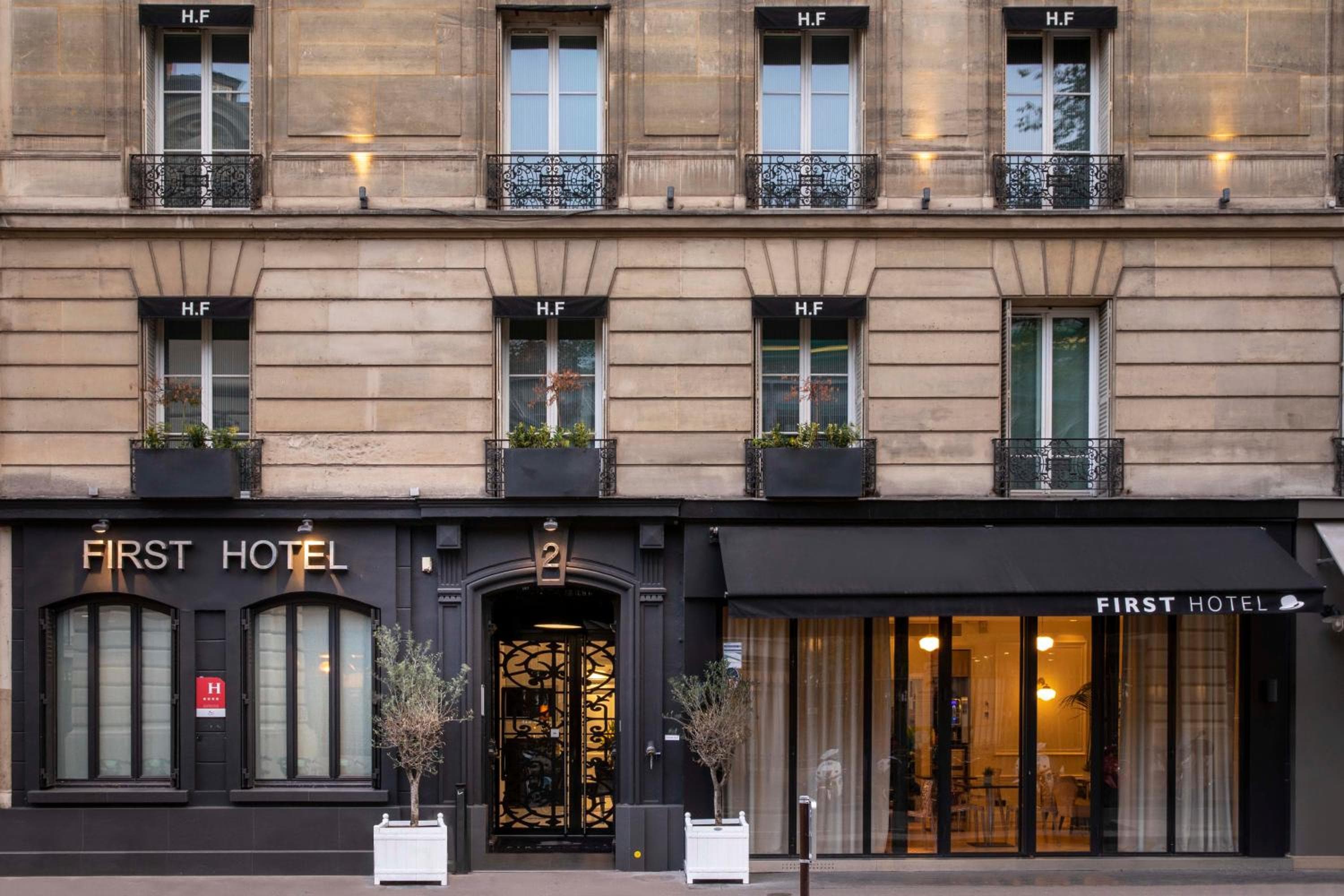 First Hotel Paris Tour Eiffel — 6