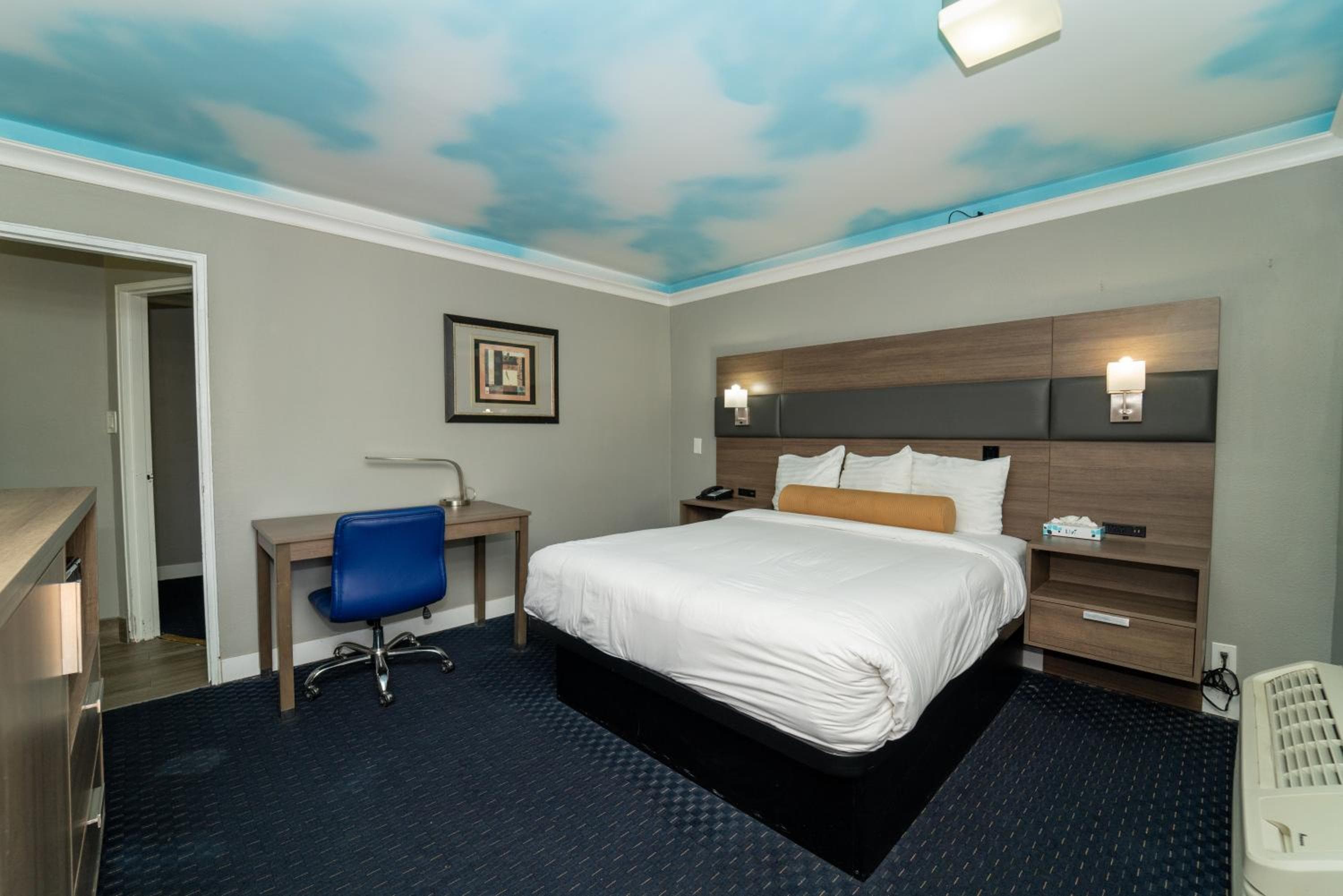 Hollywood Palms Inns & Suites — 15