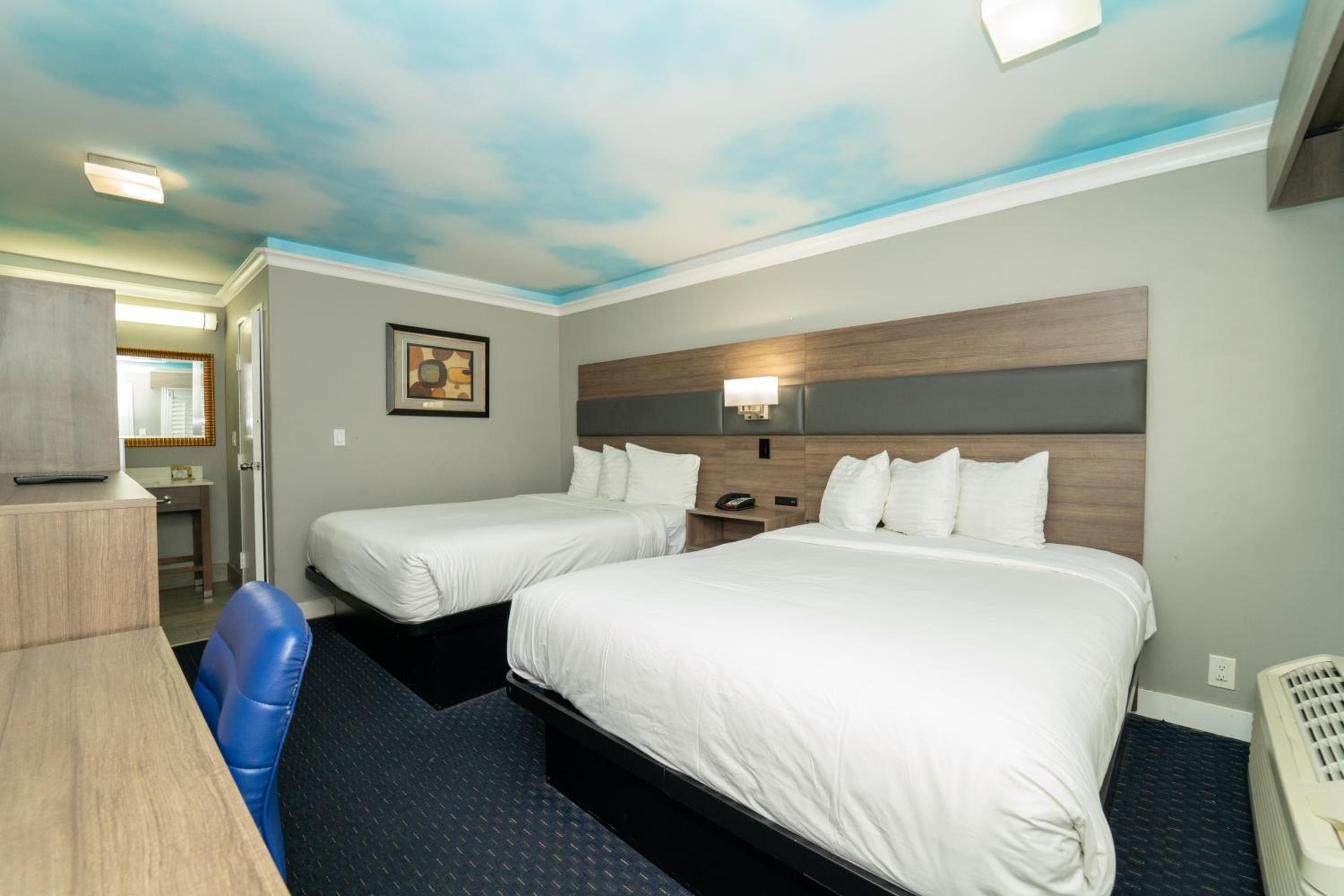 Hollywood Palms Inns & Suites — 18