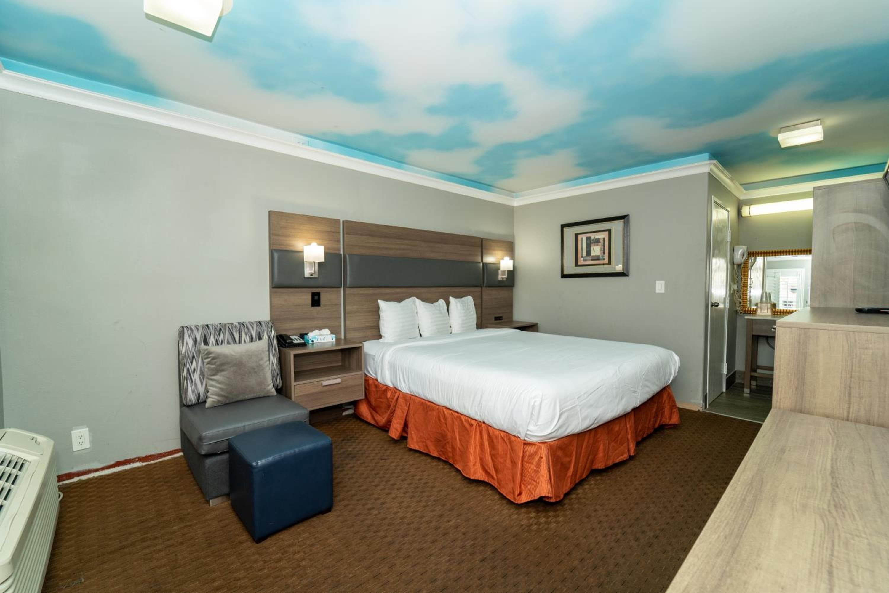 Hollywood Palms Inns & Suites — 10