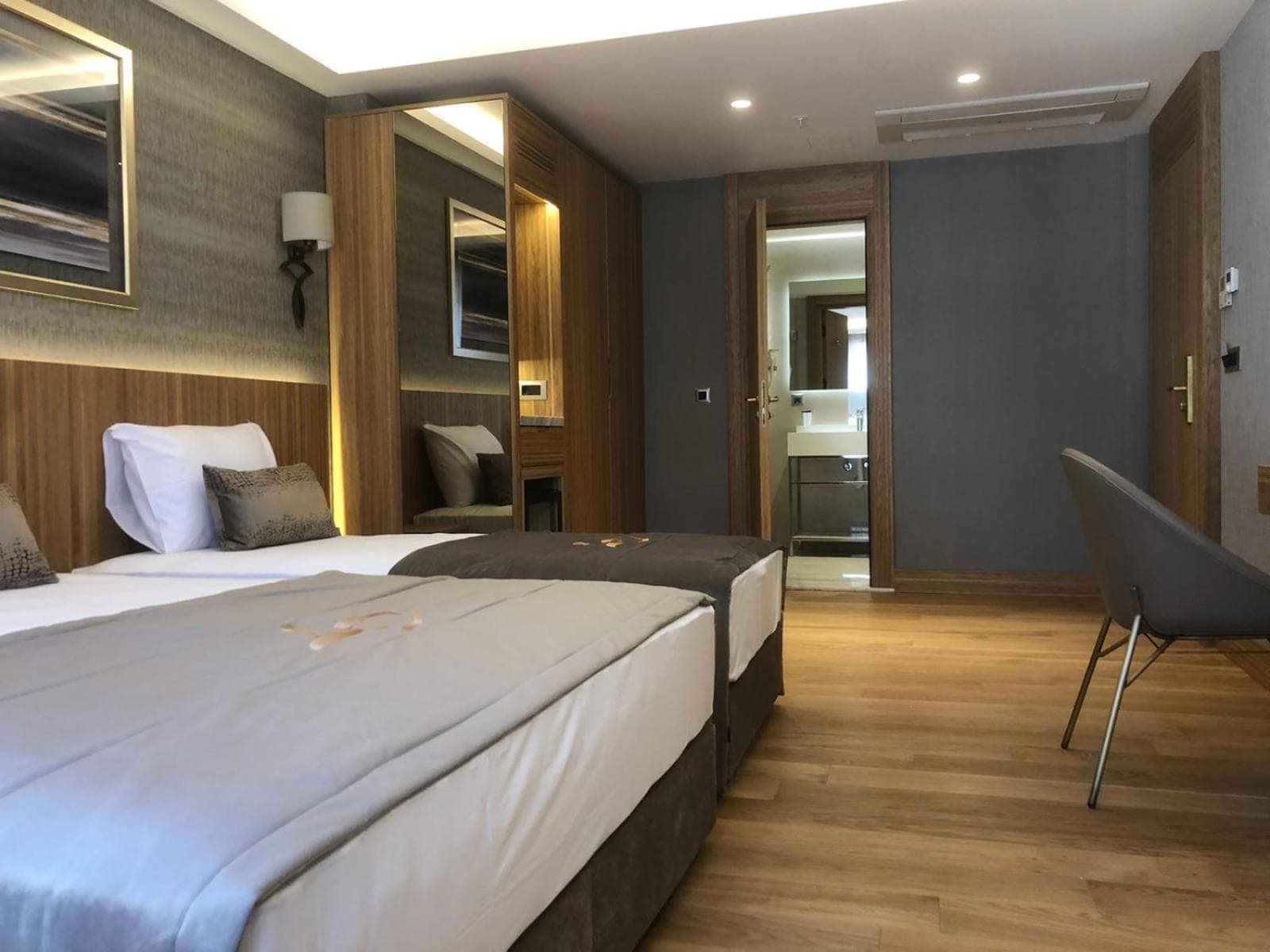 Lady Diana Hotel — 20