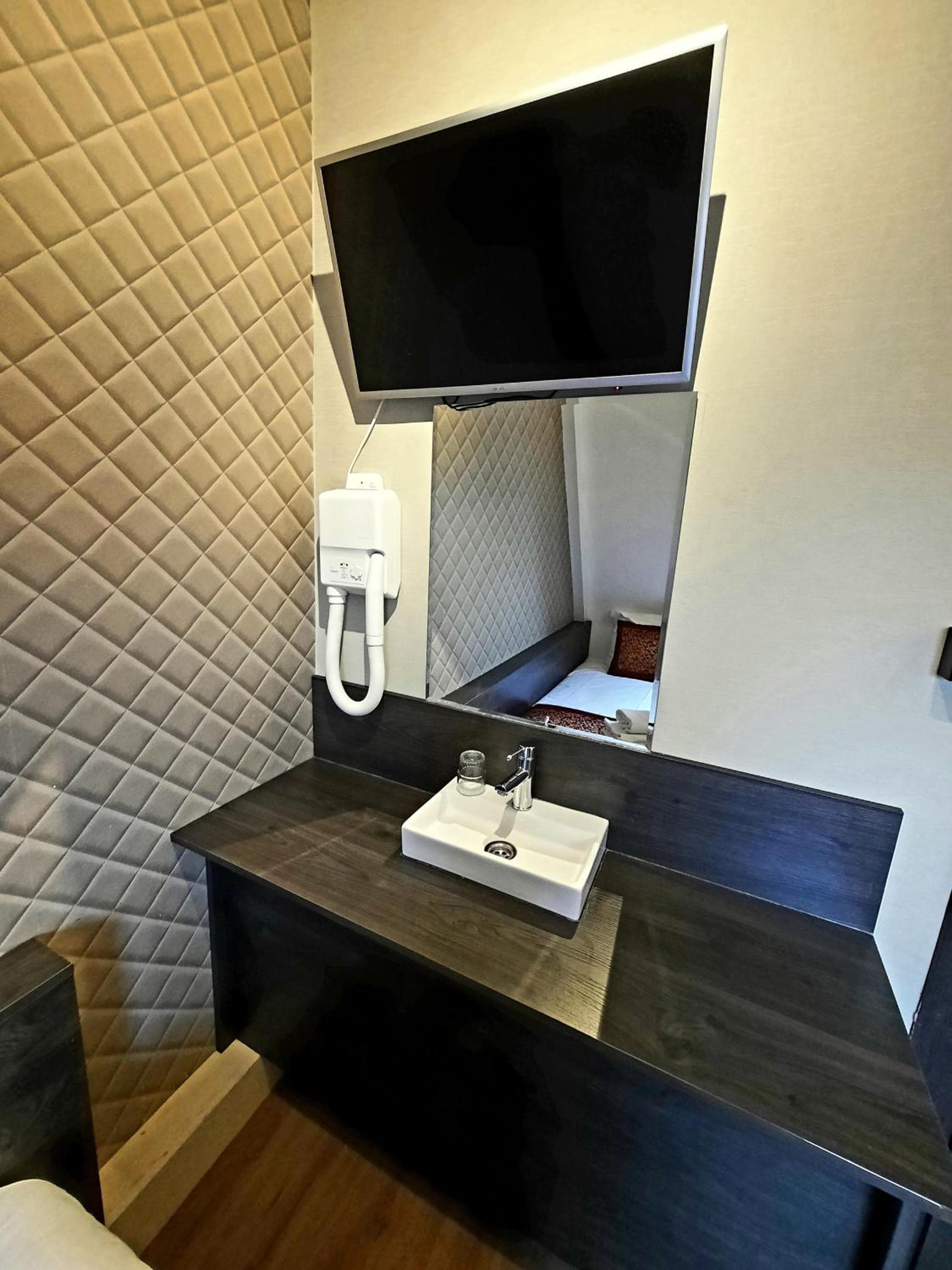 Hotel Washington — 2