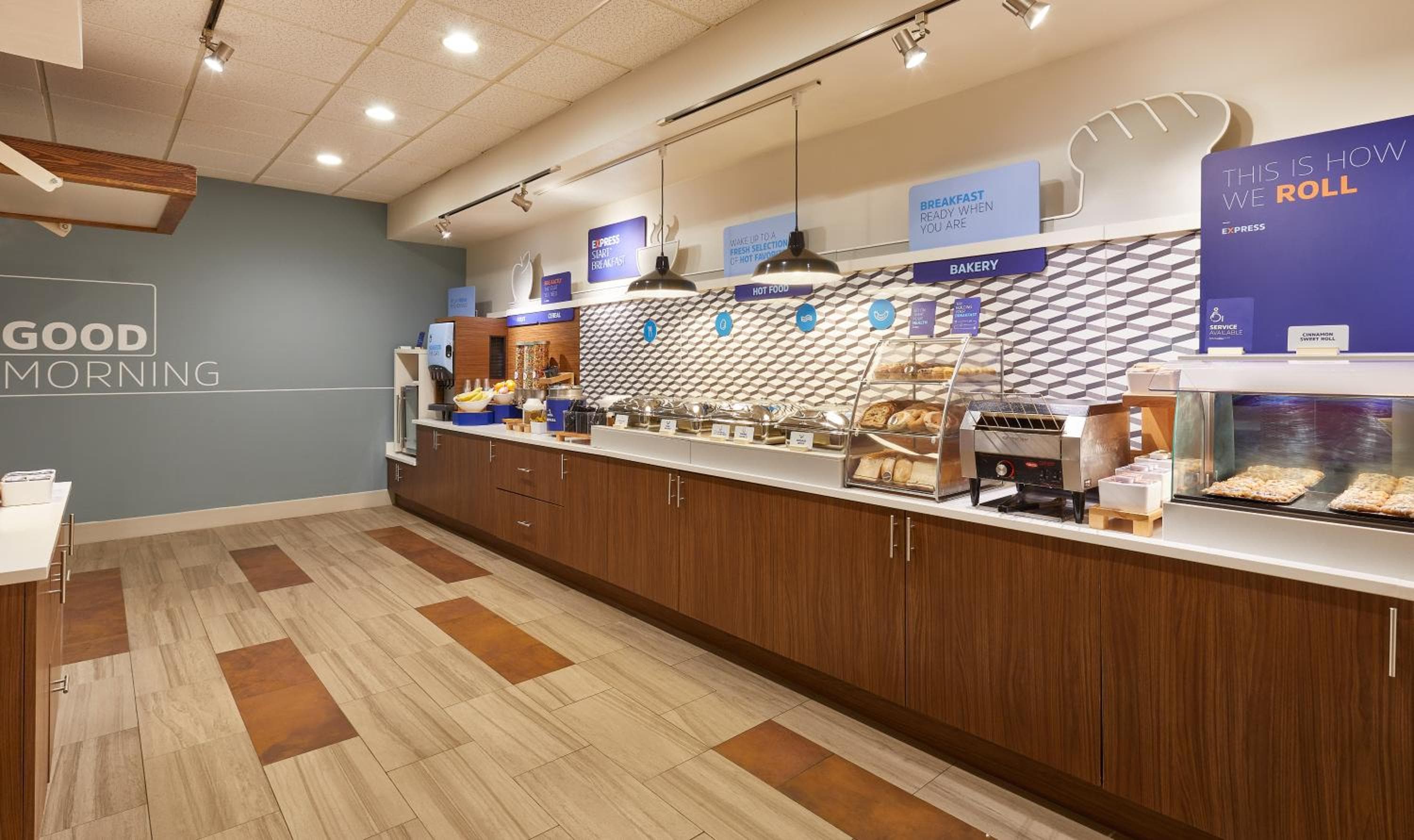 Holiday Inn Express & Suites Orlando International Airport by IHG — 11
