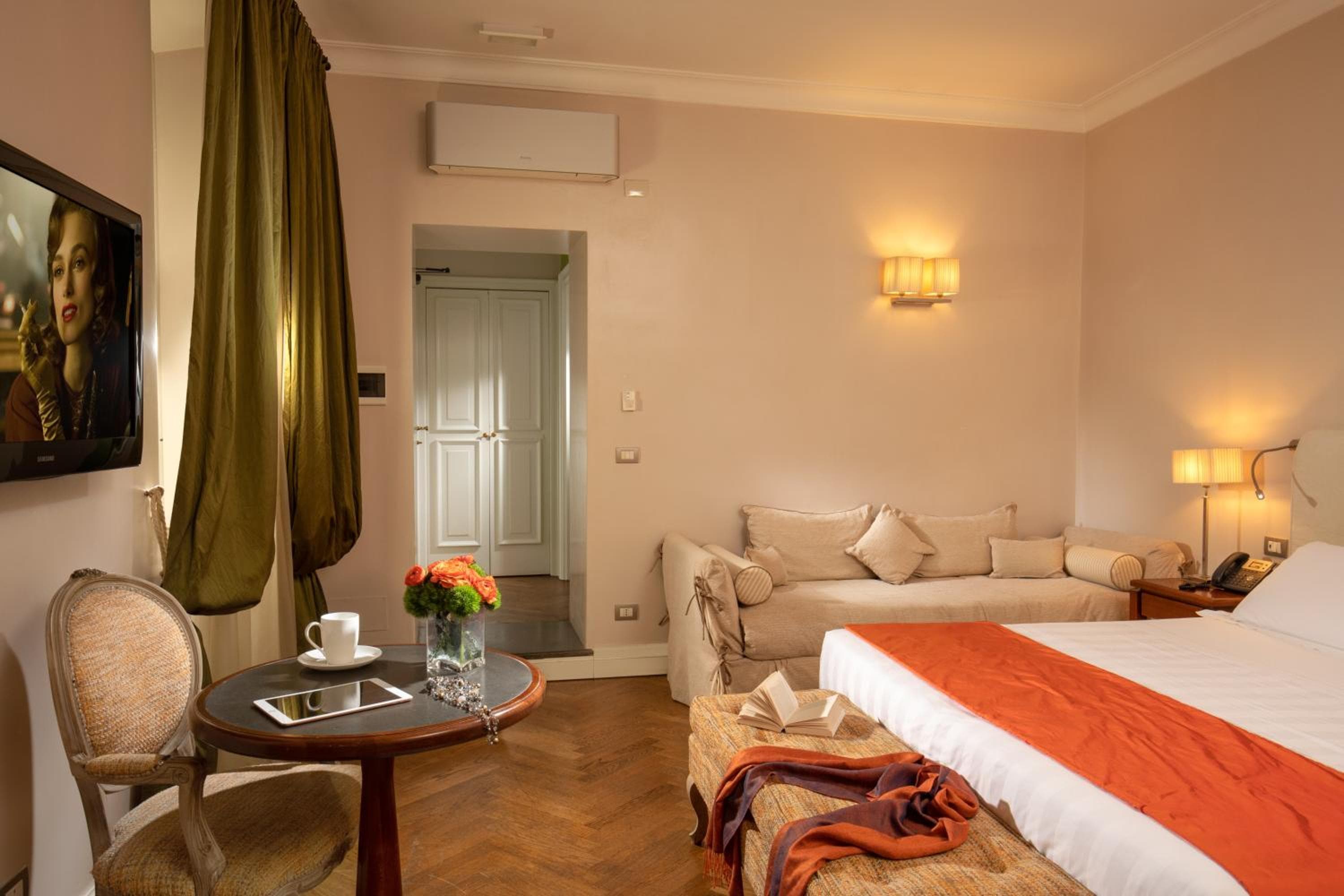 Hotel Mozart — 5