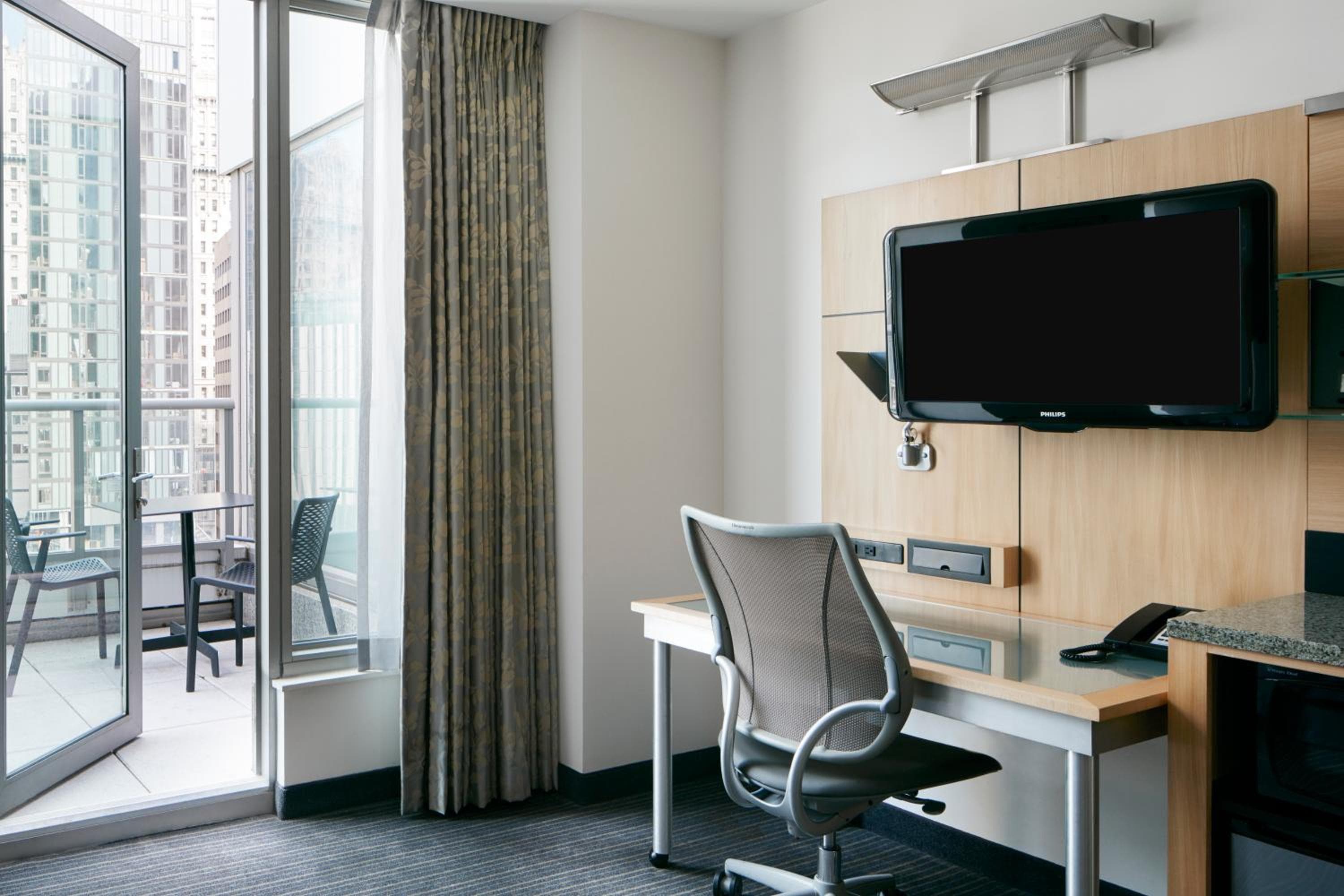 Club Quarters Hotel World Trade Center, New York — 10
