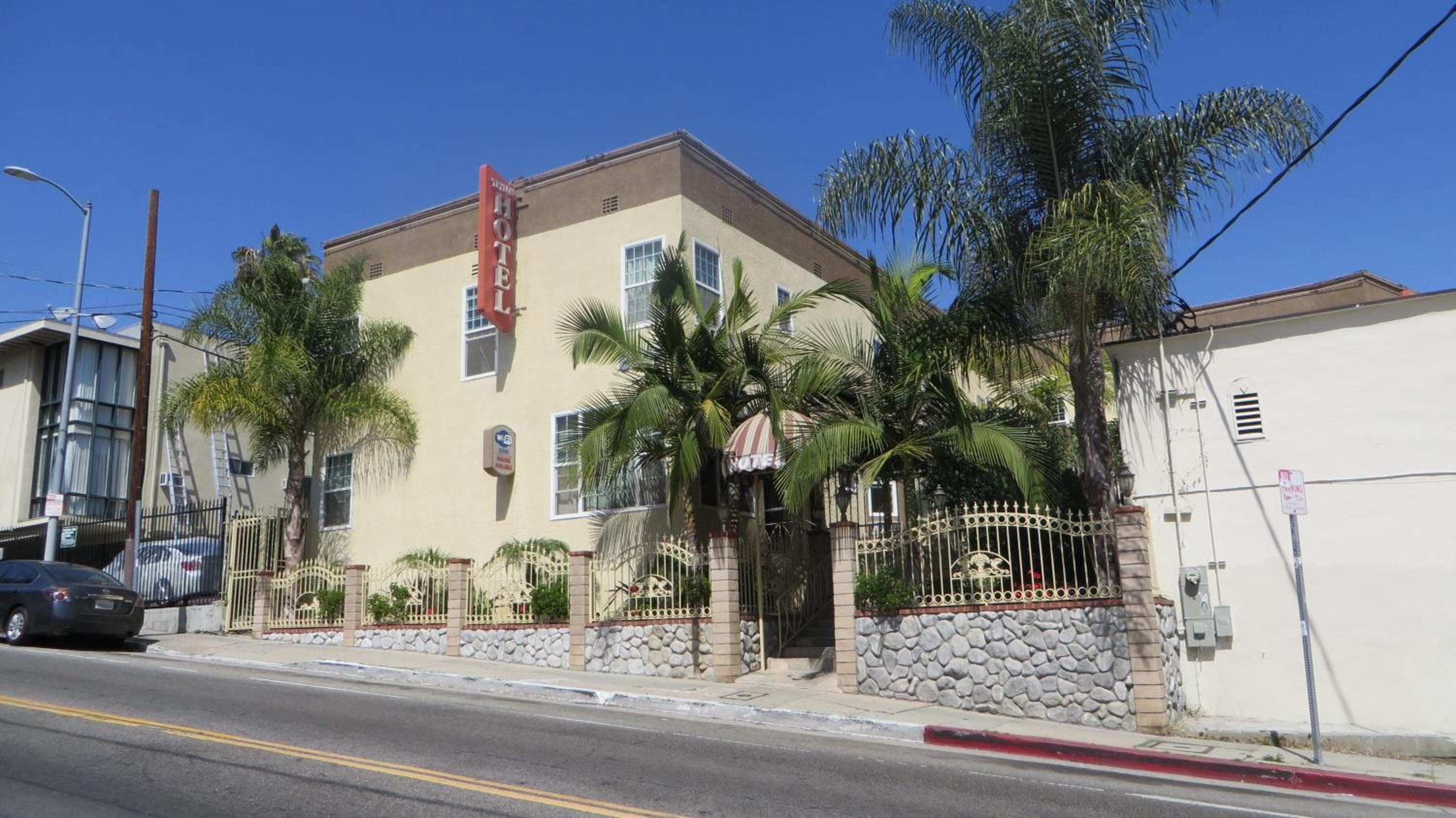 Trylon Hotel - Hollywood — 1