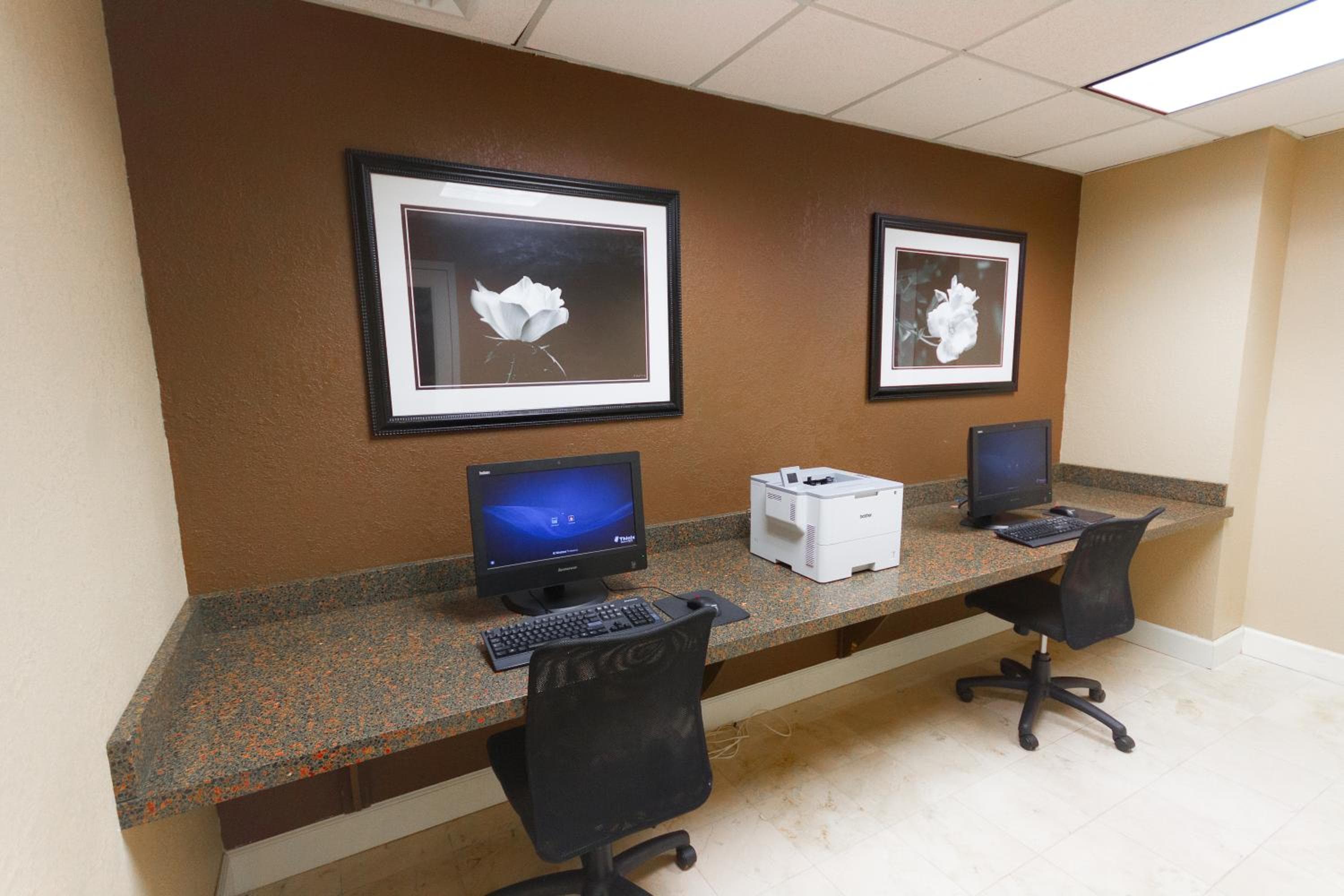 Clarion Inn & Suites Miami International Airport — 9