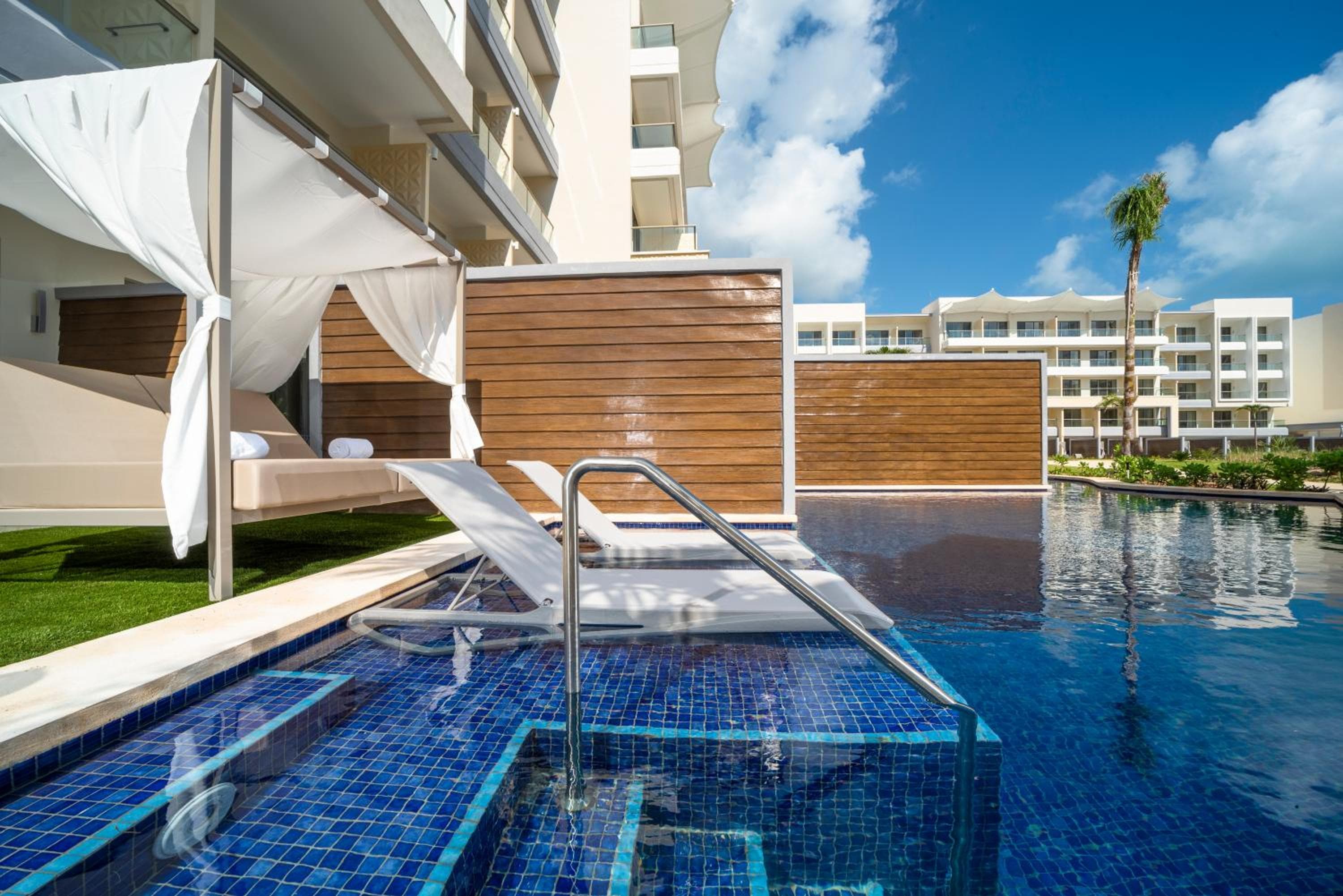 Planet Hollywood Cancun by Royalton, An Autograph Collection All-Inclusive Resort — 9