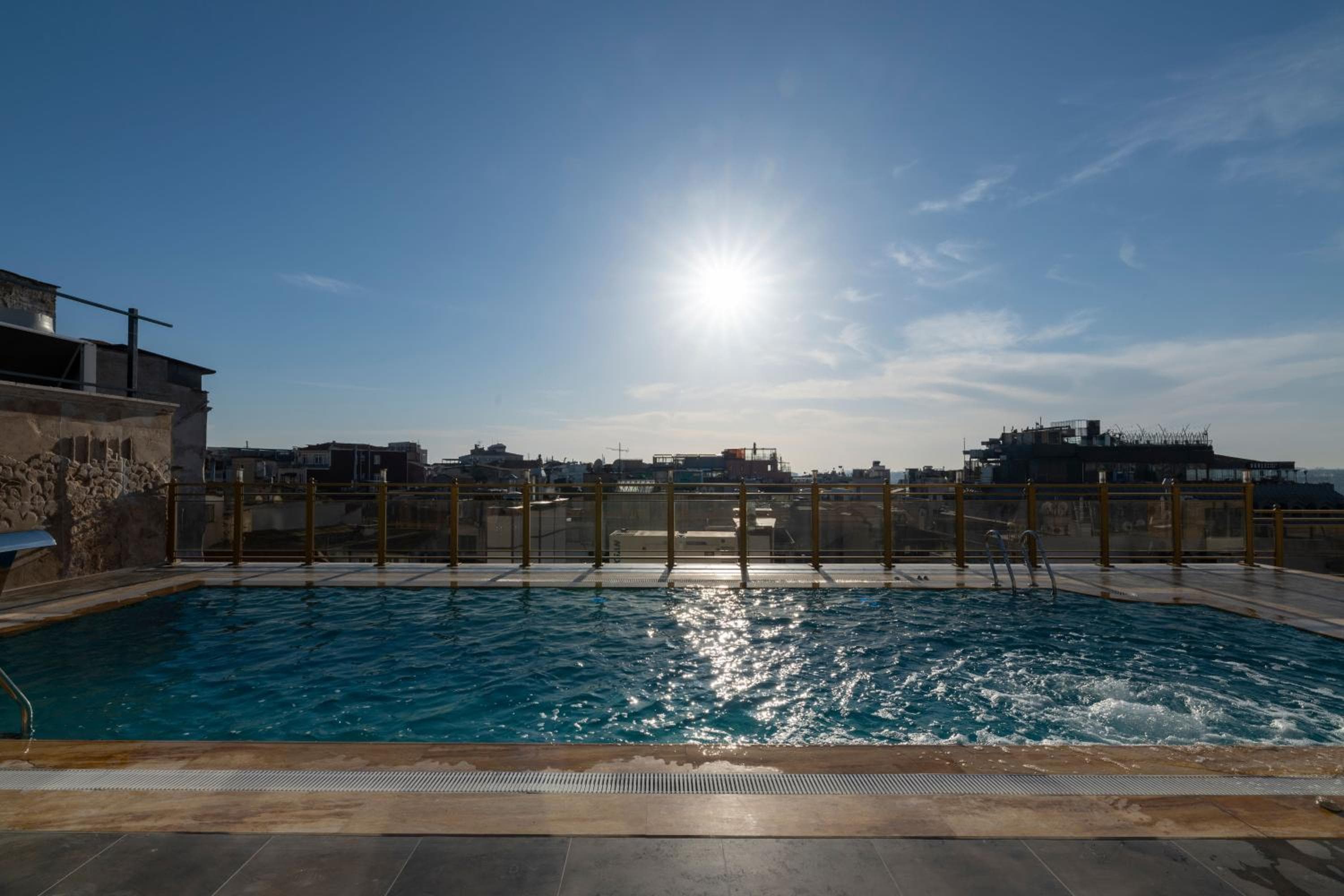 Ramada By Wyndham Istanbul Pera — 8