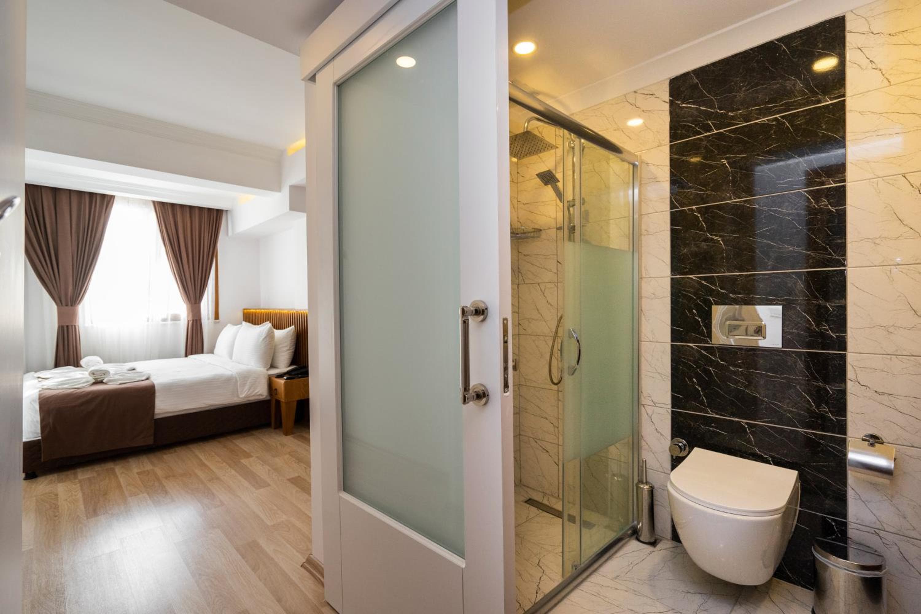 Castillo Rojo Hotel Istanbul
 — 21