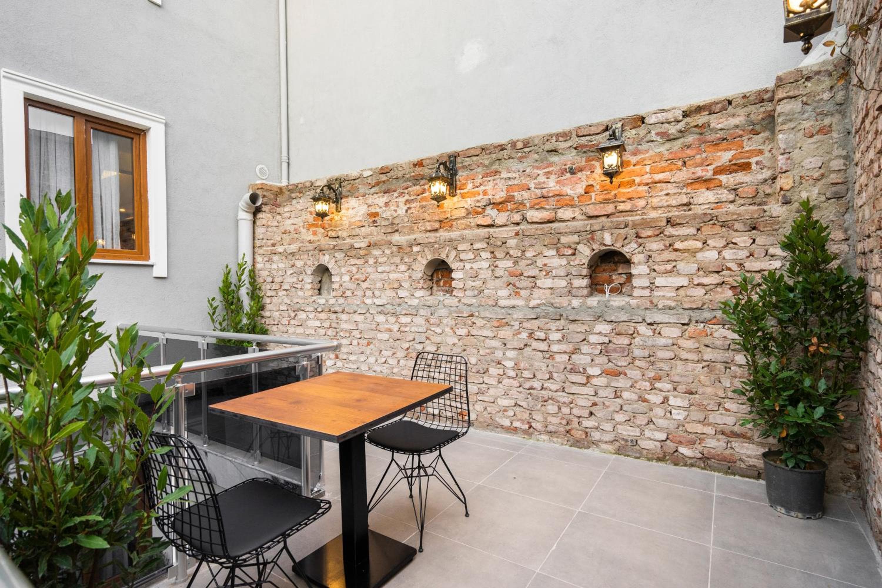 Castillo Rojo Hotel Istanbul
 — 7