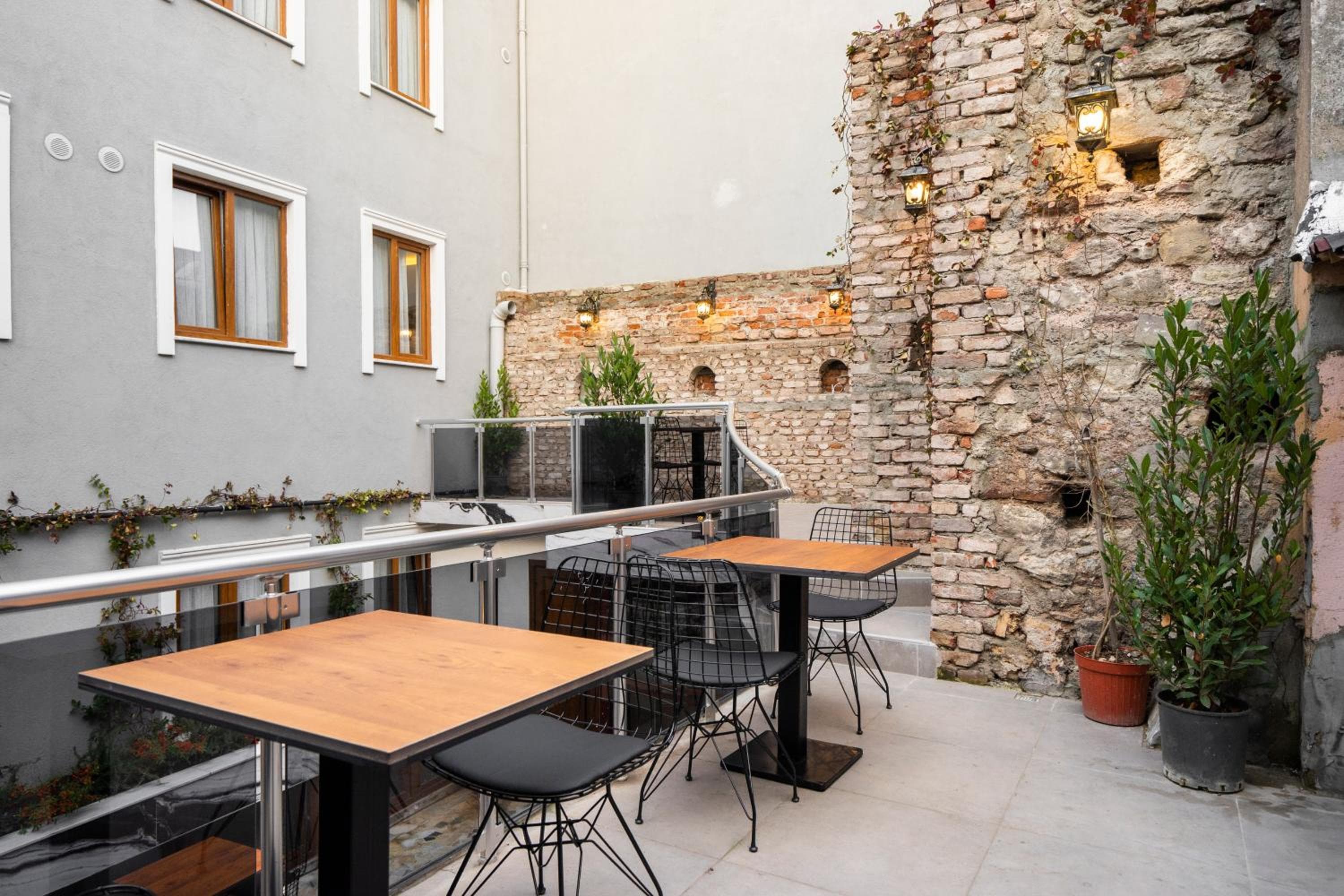 Castillo Rojo Hotel Istanbul
 — 8