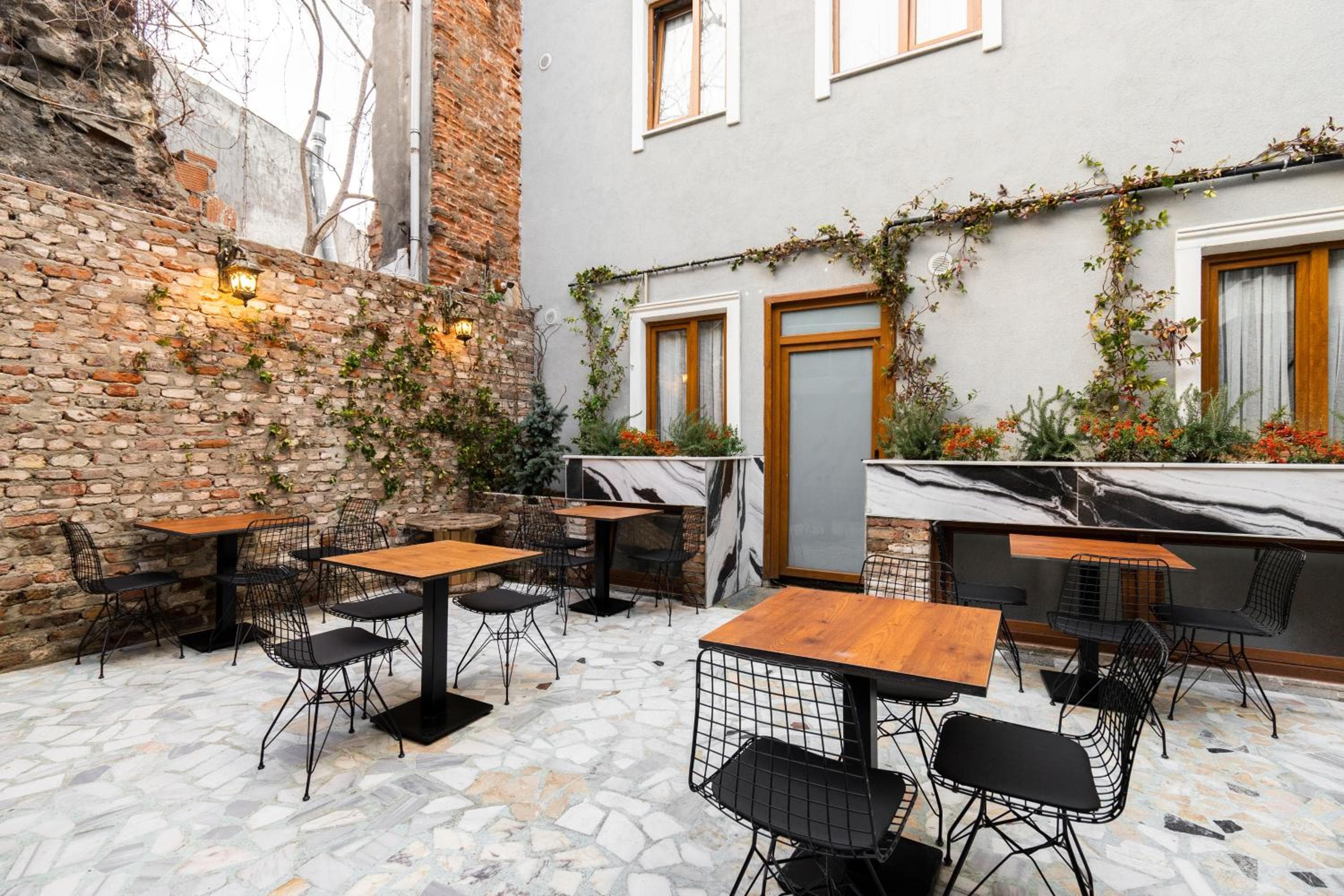 Castillo Rojo Hotel Istanbul
 — 9