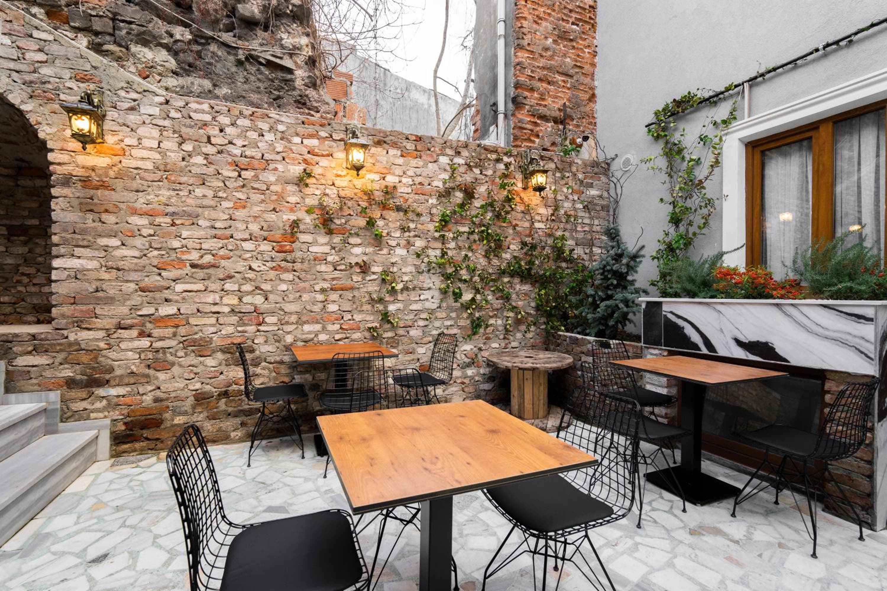 Castillo Rojo Hotel Istanbul
 — 10