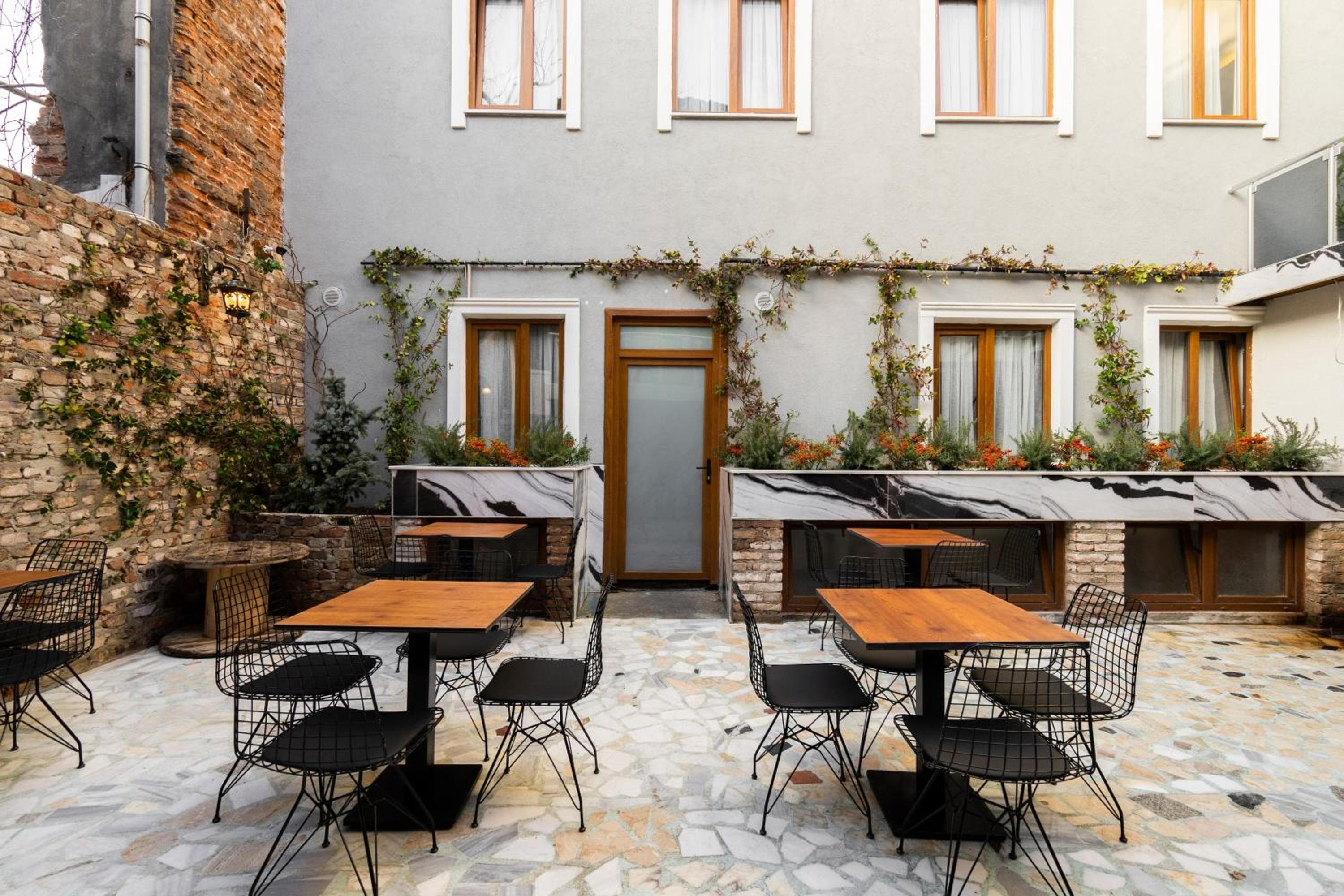 Castillo Rojo Hotel Istanbul
 — 11