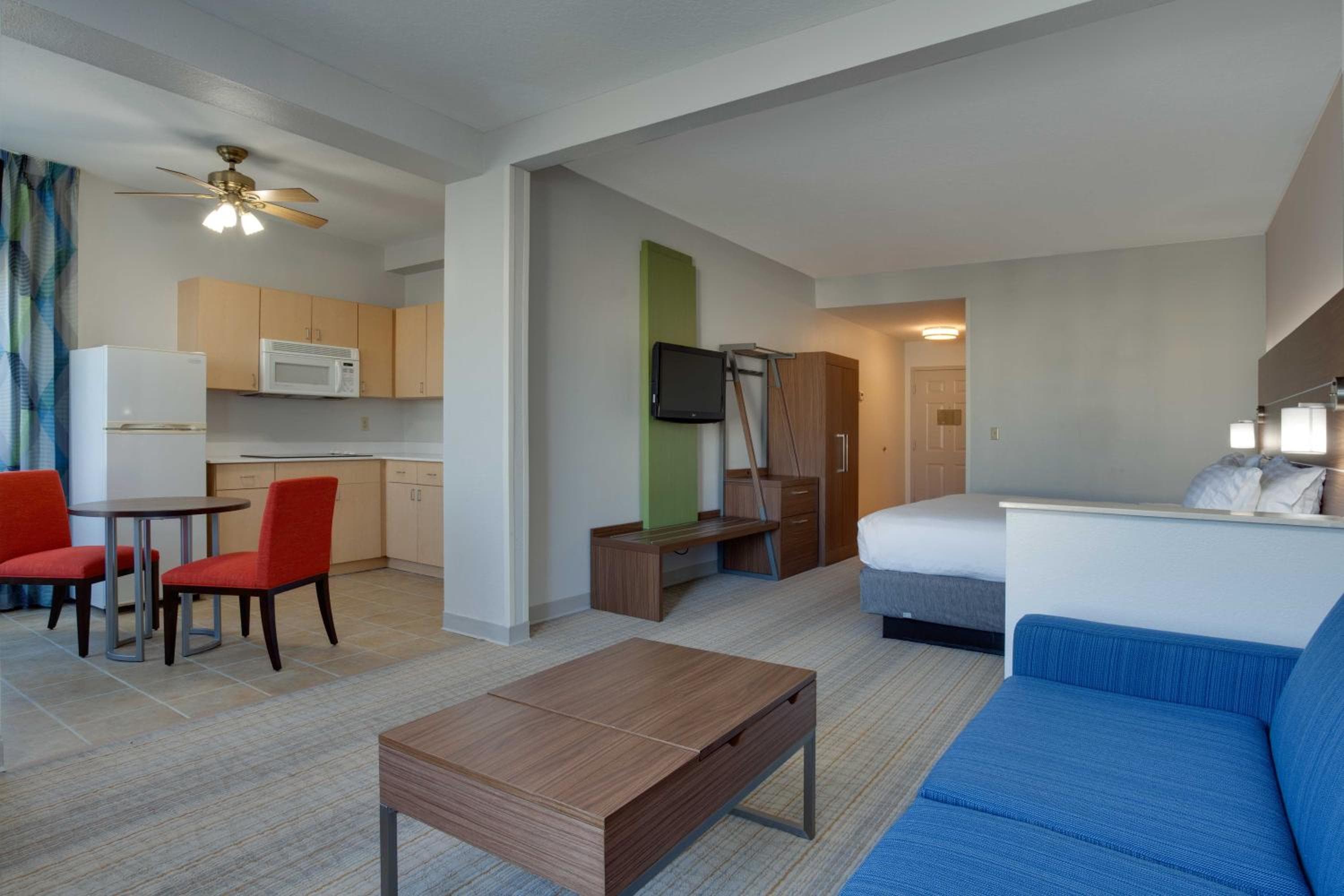 Holiday Inn Express & Suites Orlando International Airport, un hotel IHG — 4