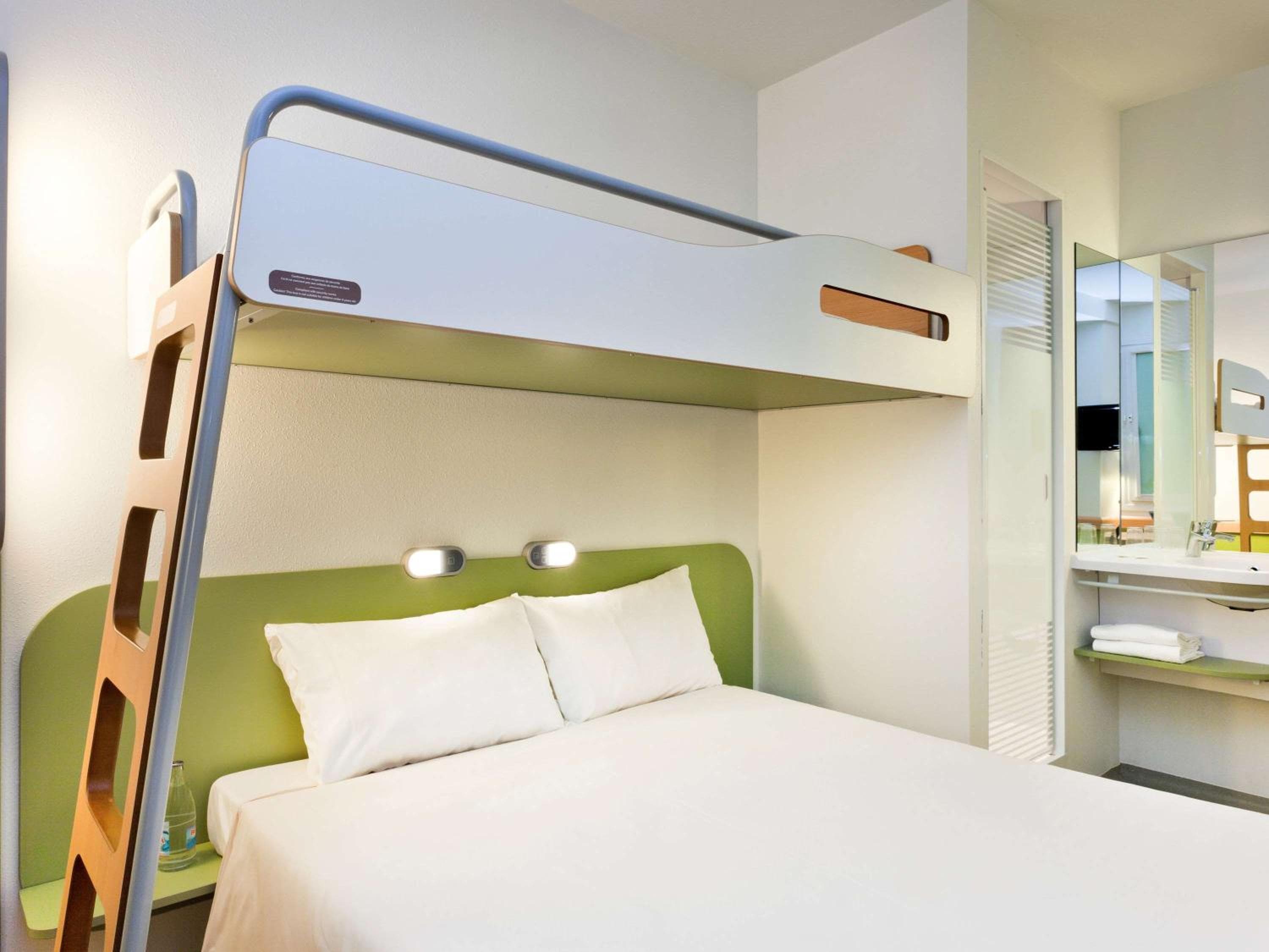 Ibis Budget Málaga Centro — 27