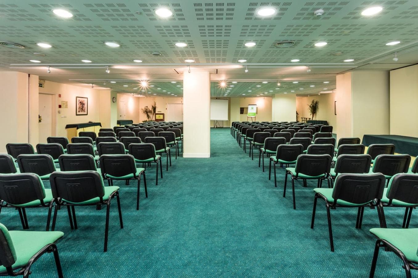 Holiday Inn Lisbon by IHG — 24