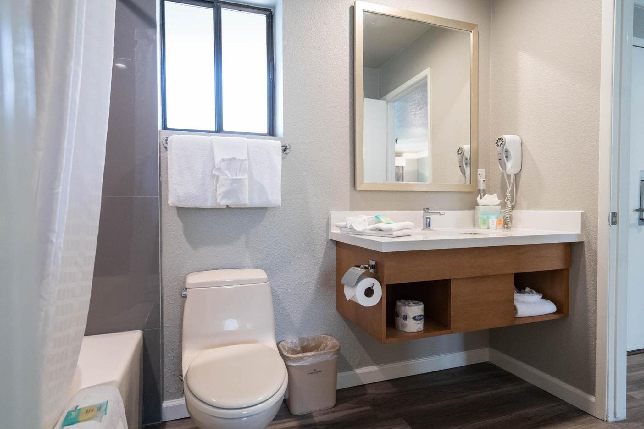 Alexis Park All Suite Resort — 25