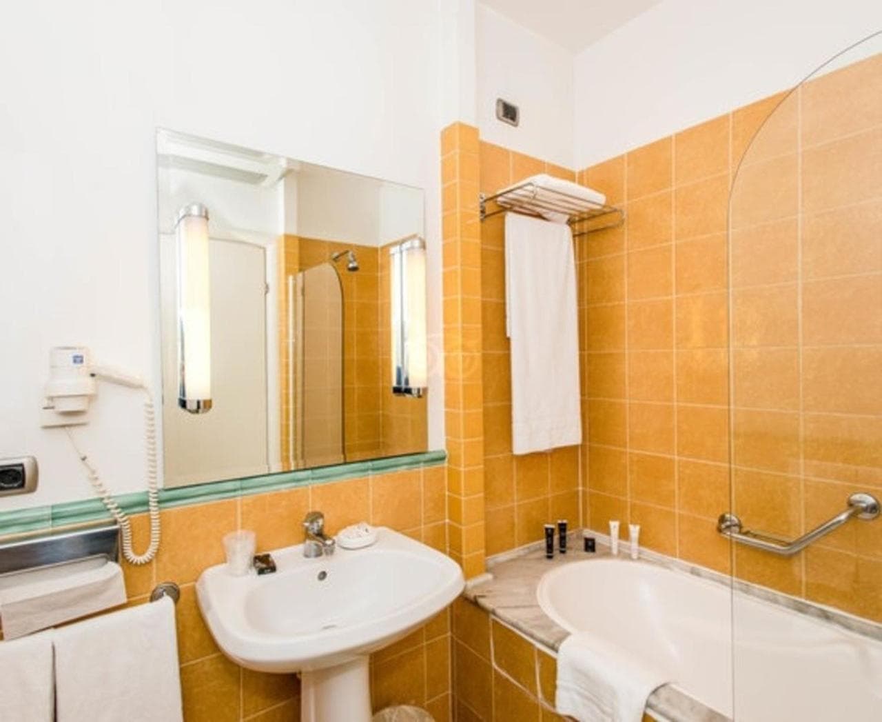 LH Hotel Lloyd Roma — 24
