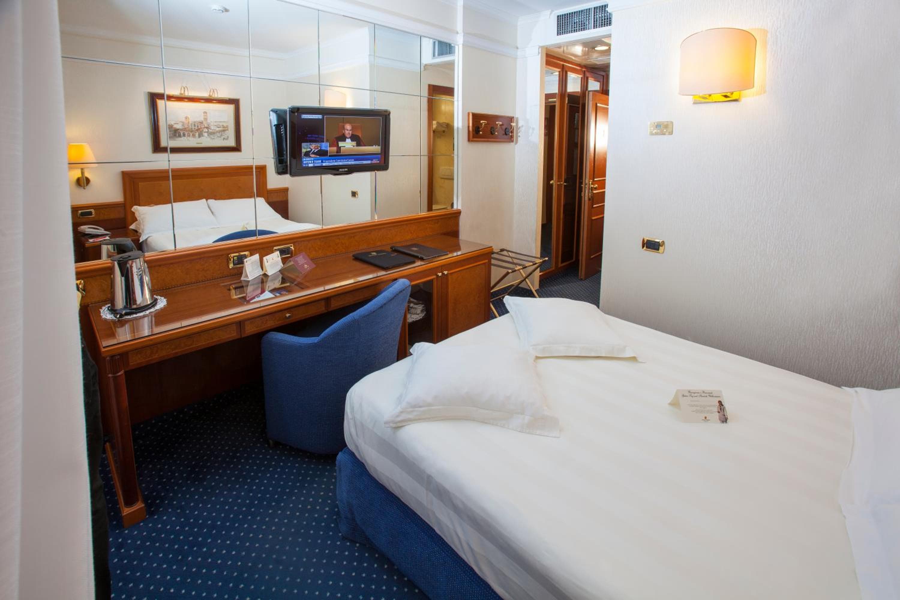 Hotel Berna hotel, Via Napo Torriani 18, Milan, Italy — photo 15