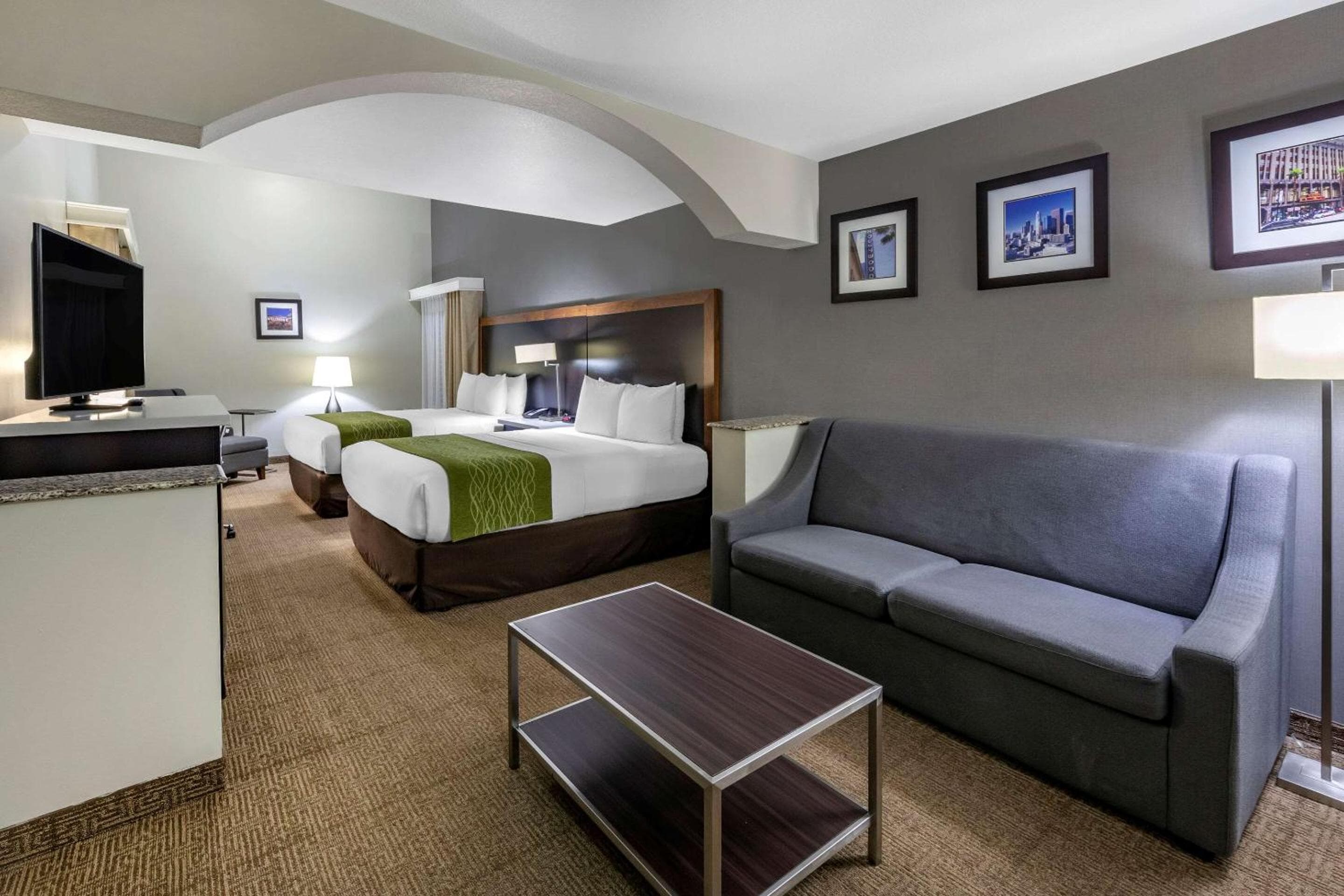 Comfort Inn & Suites Near Universal - N Hollywood - Burbank — 9