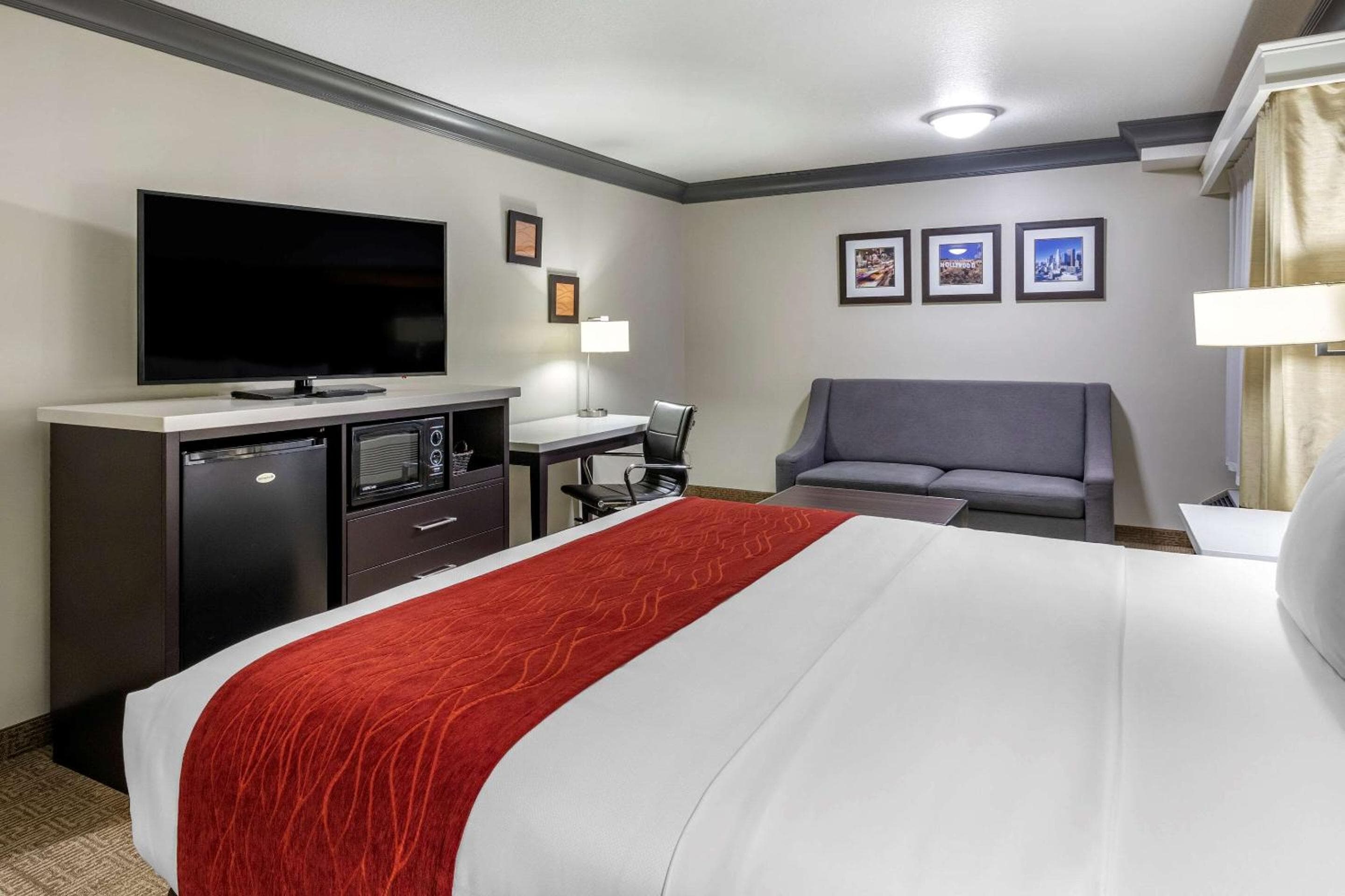 Comfort Inn & Suites Near Universal - N Hollywood - Burbank — 6